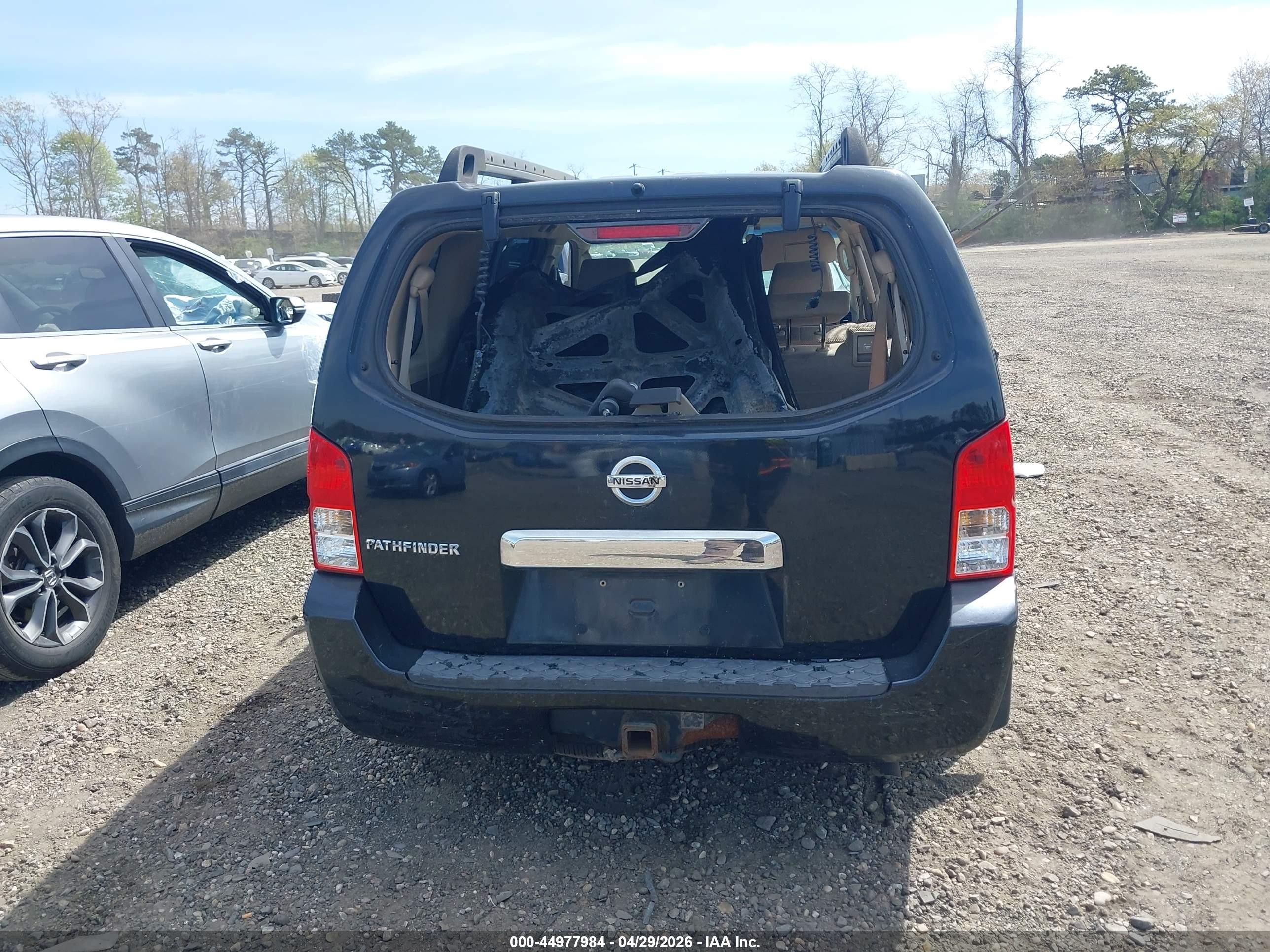2005 Nissan Pathfinder Xe Black vin: 5N1AR18W45C754352