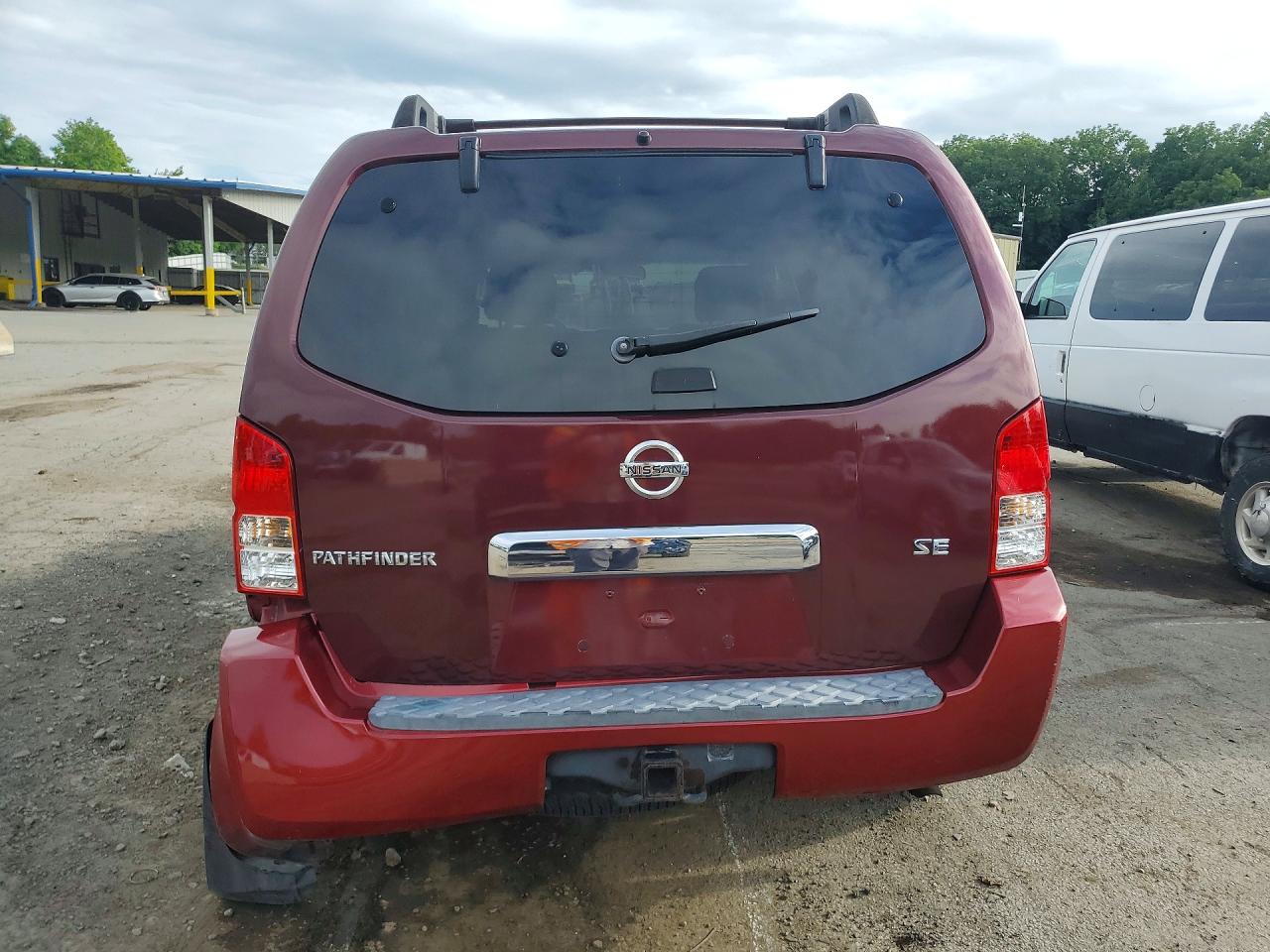 2005 Nissan Pathfinder Xe Red vin: 5N1AR18W45C757834