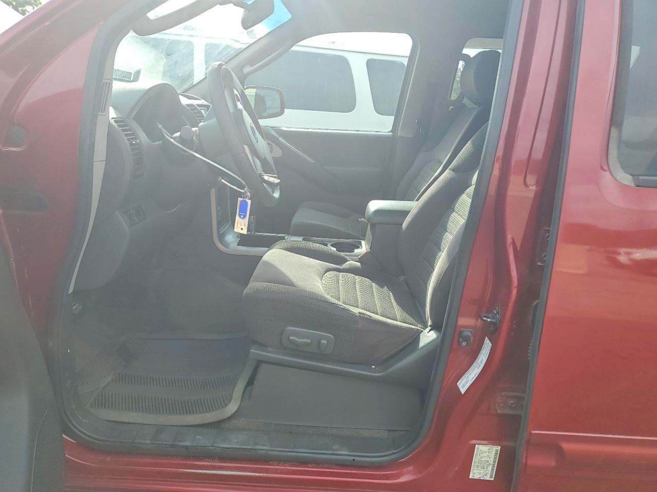 2005 Nissan Pathfinder Xe Red vin: 5N1AR18W45C757834