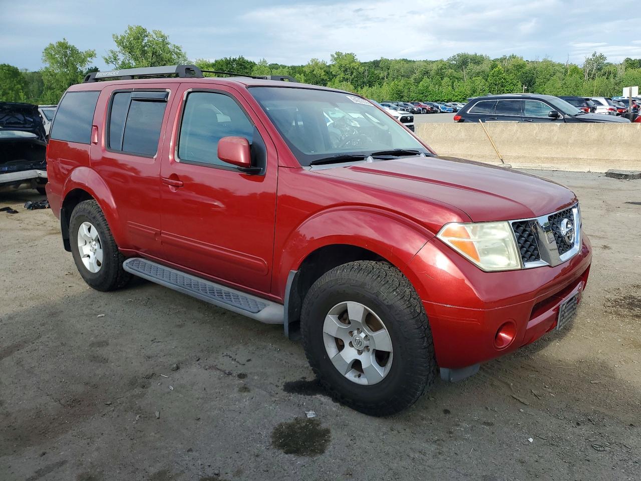 2005 Nissan Pathfinder Xe Red vin: 5N1AR18W45C757834
