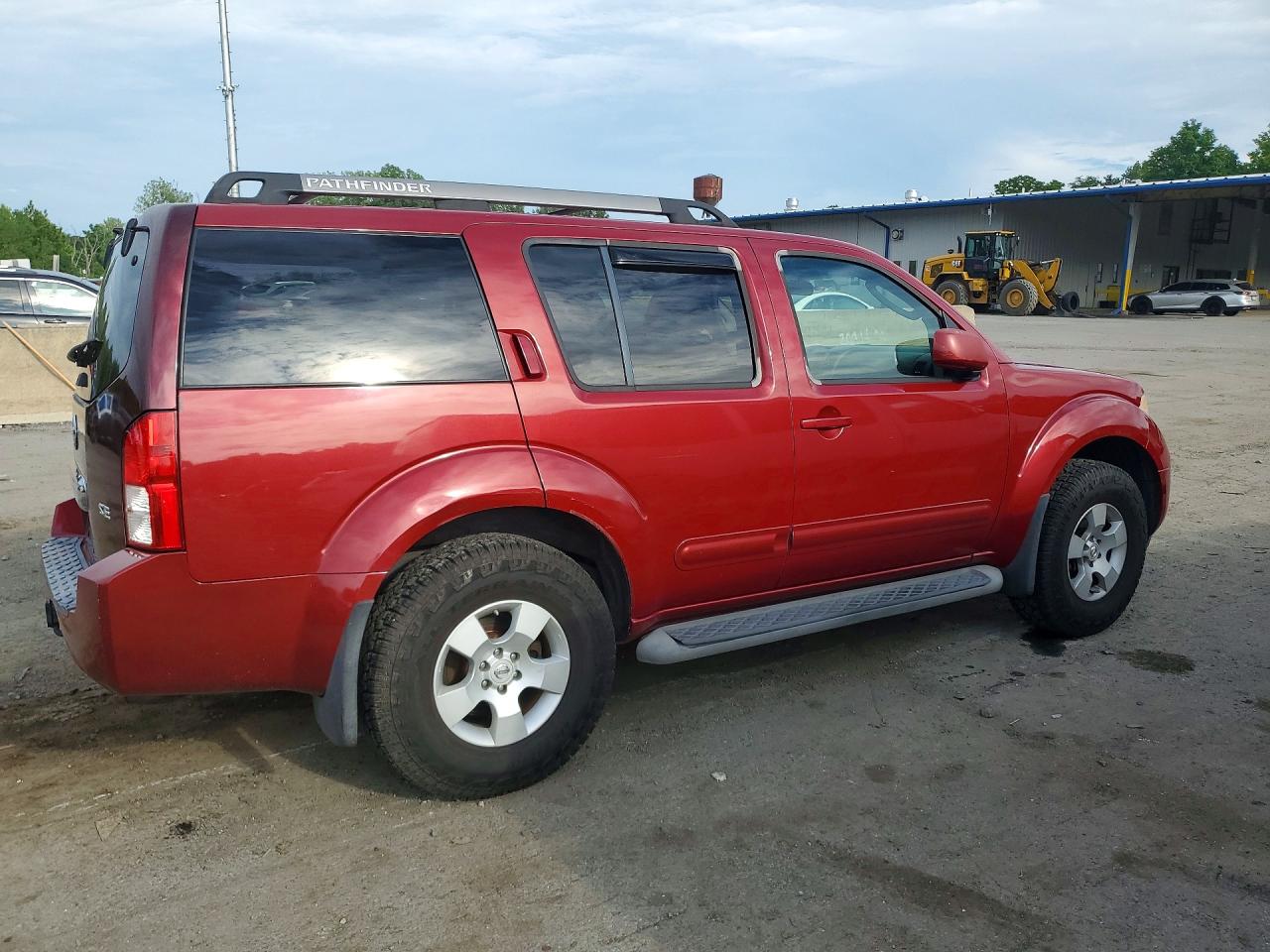 2005 Nissan Pathfinder Xe Red vin: 5N1AR18W45C757834