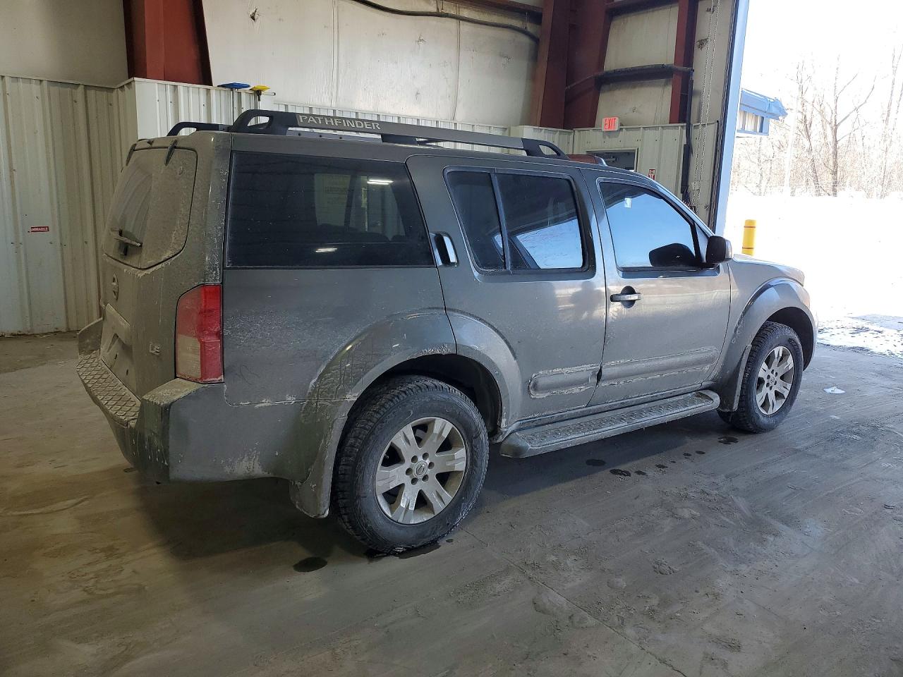 2005 Nissan Pathfinder Le Black vin: 5N1AR18W55C721392
