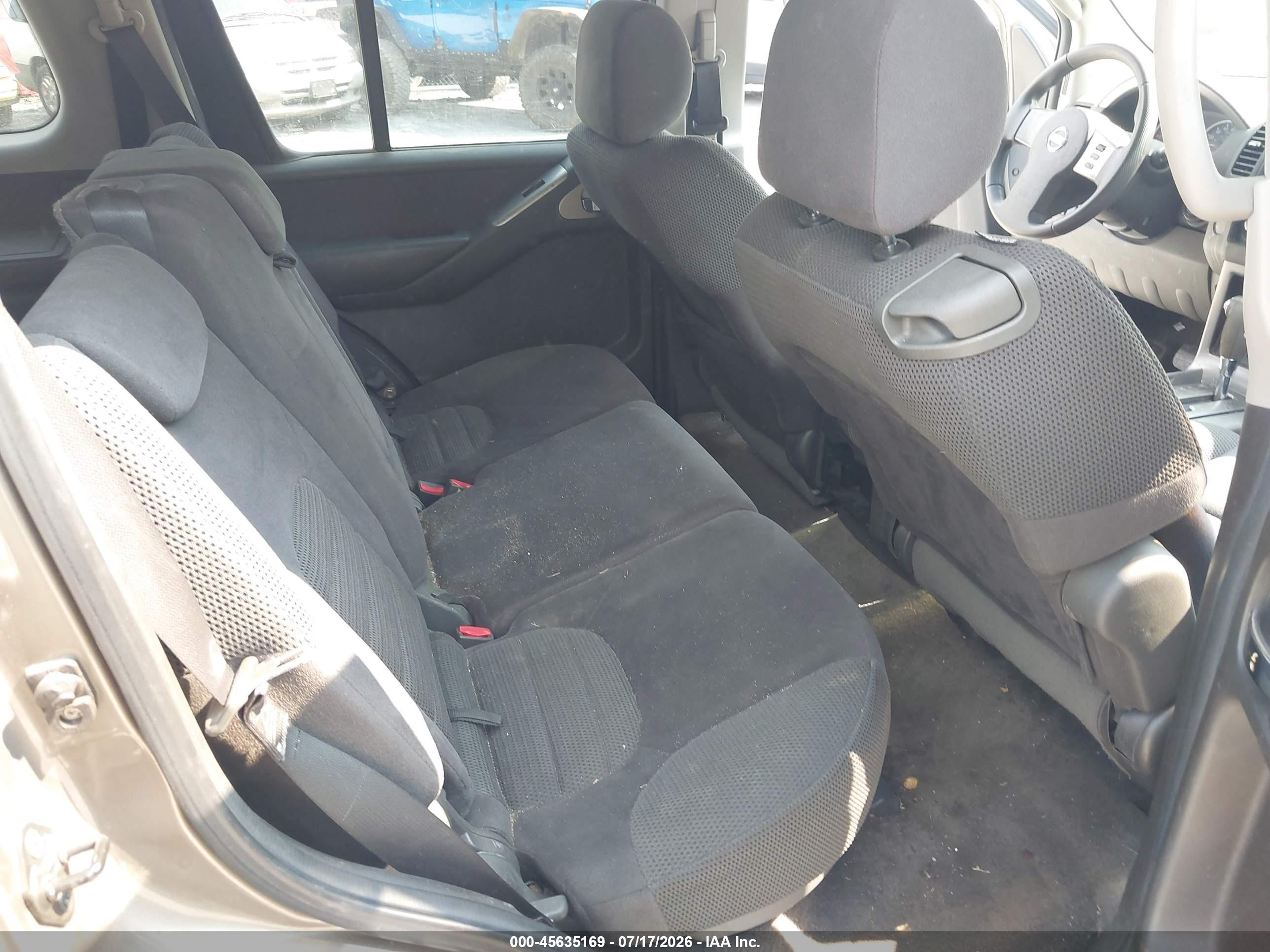 2005 Nissan Pathfinder Se Gold vin: 5N1AR18W55C749709