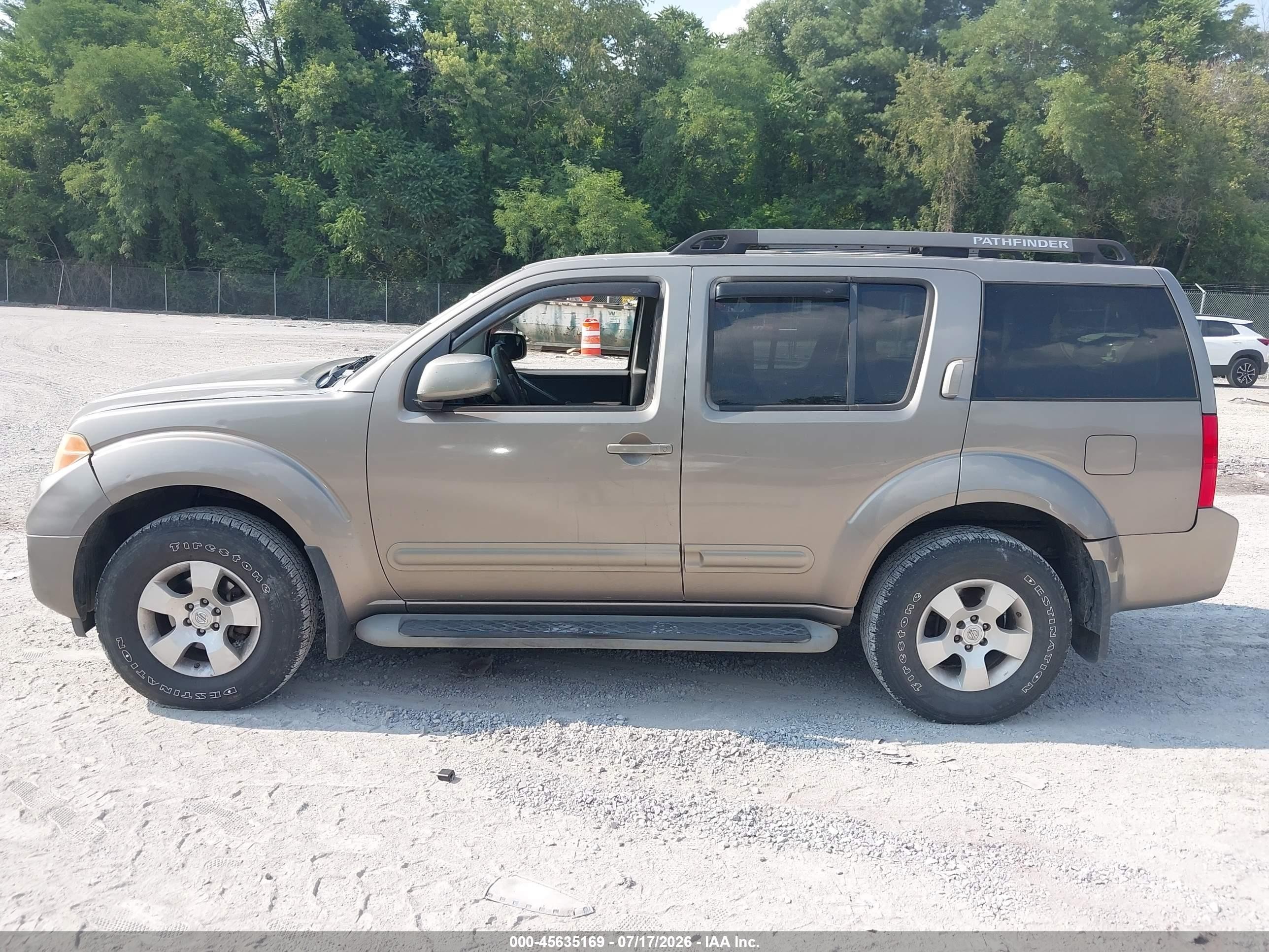 2005 Nissan Pathfinder Se Gold vin: 5N1AR18W55C749709