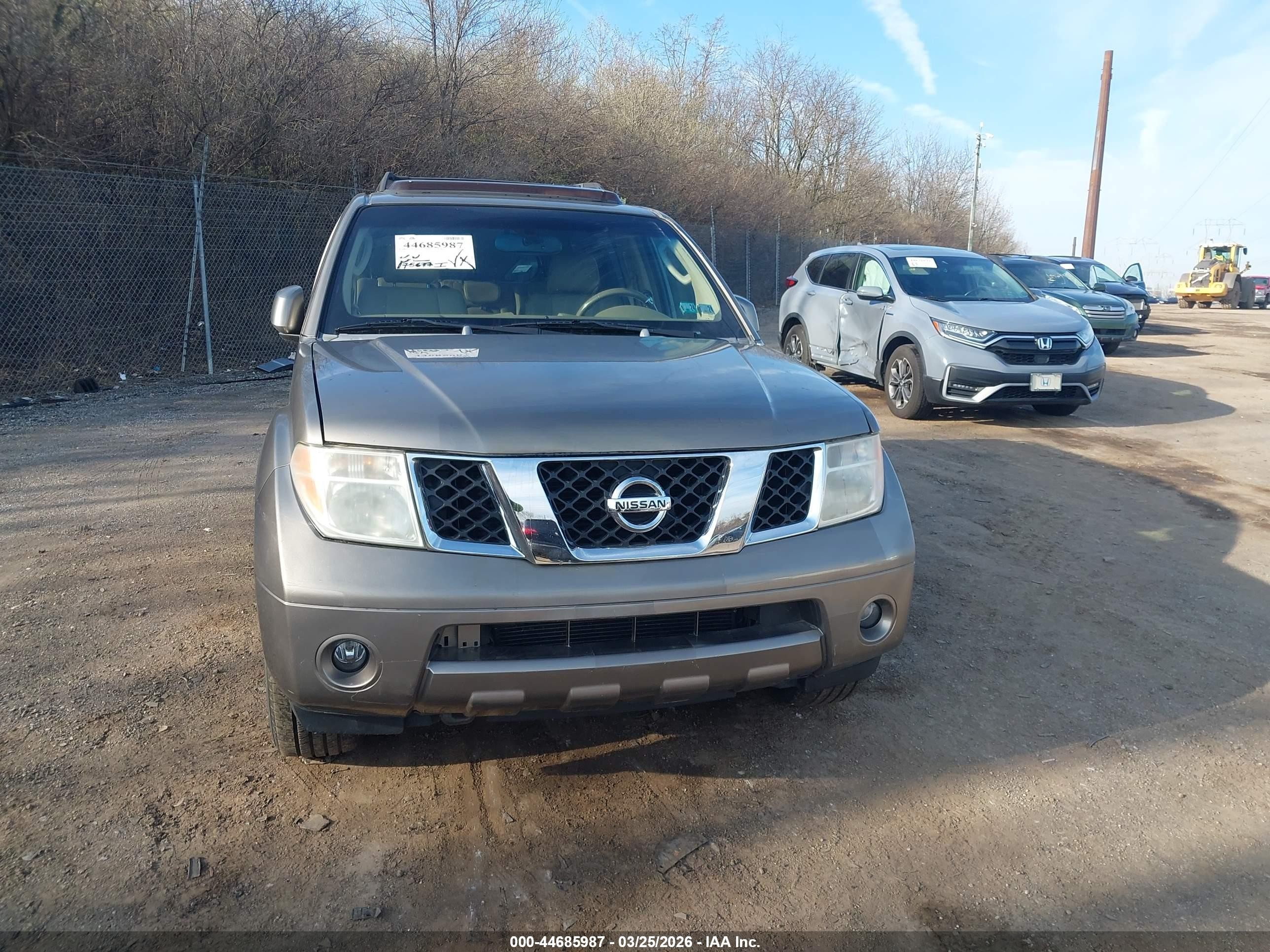 2005 Nissan Pathfinder Se Gold vin: 5N1AR18W55C771418