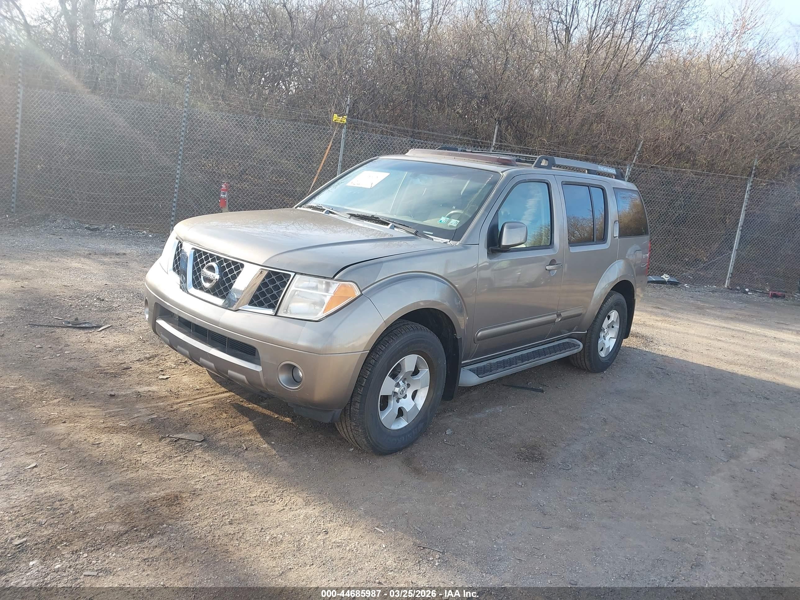 2005 Nissan Pathfinder Se Gold vin: 5N1AR18W55C771418