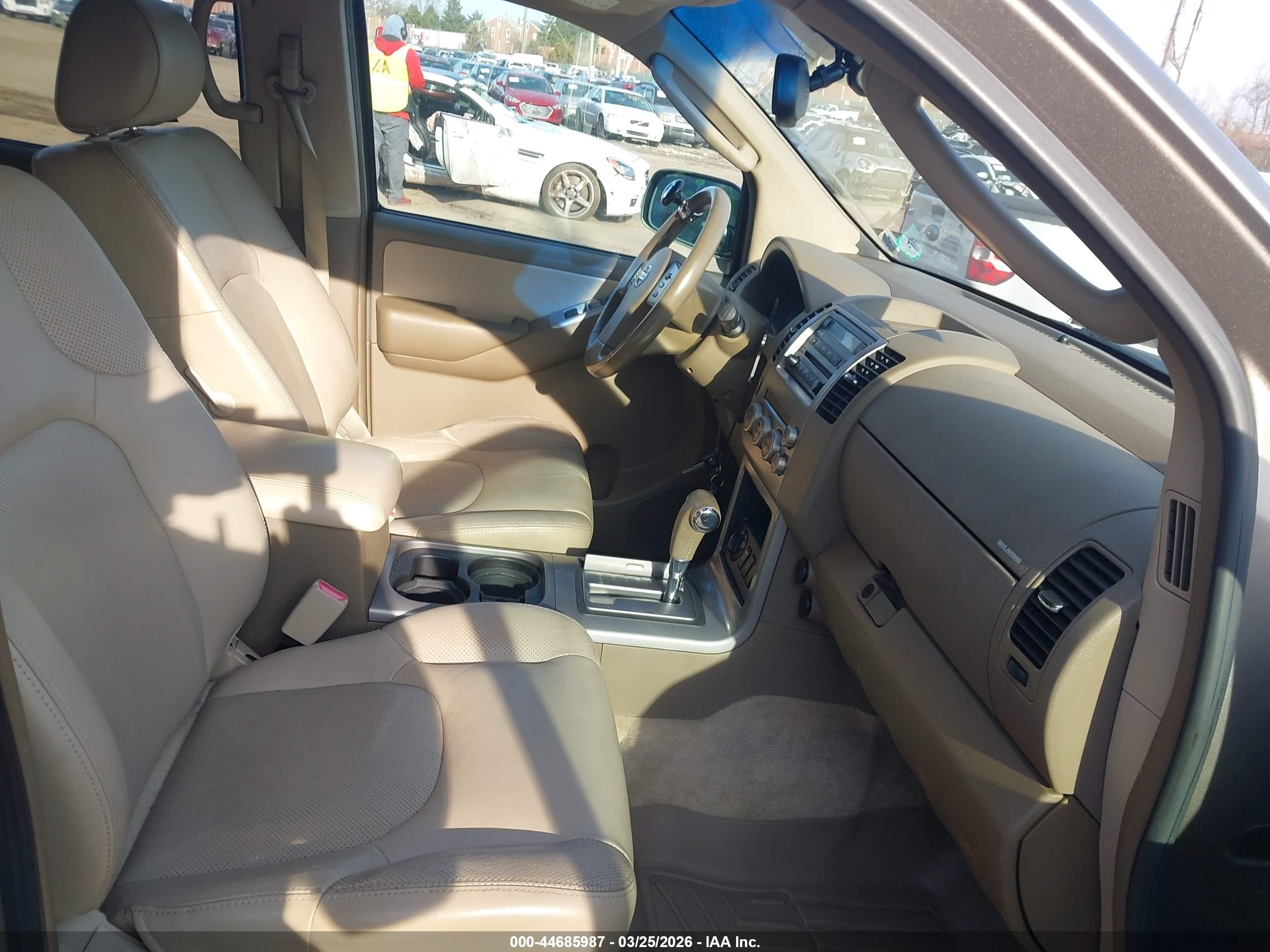2005 Nissan Pathfinder Se Gold vin: 5N1AR18W55C771418