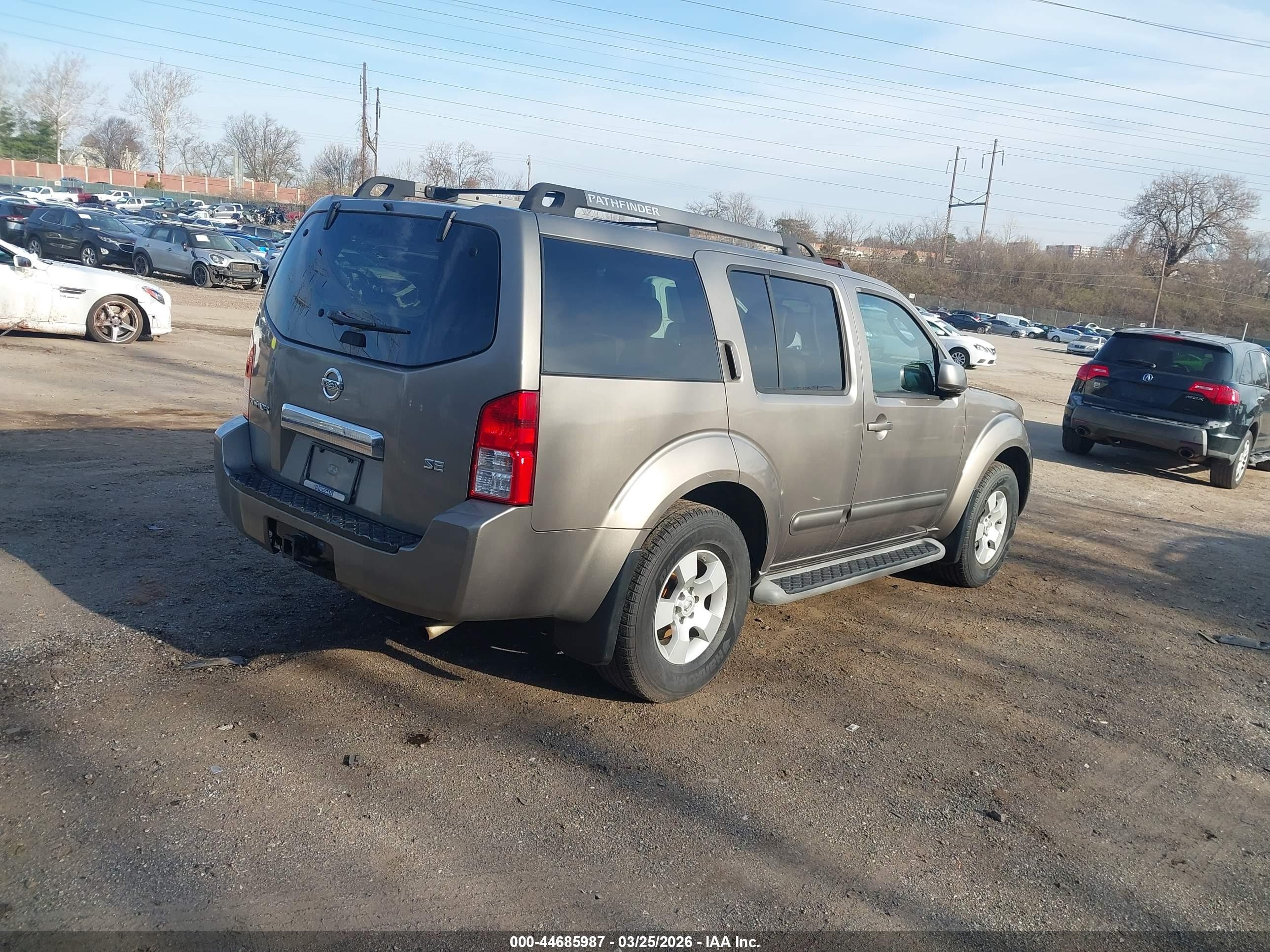 2005 Nissan Pathfinder Se Gold vin: 5N1AR18W55C771418