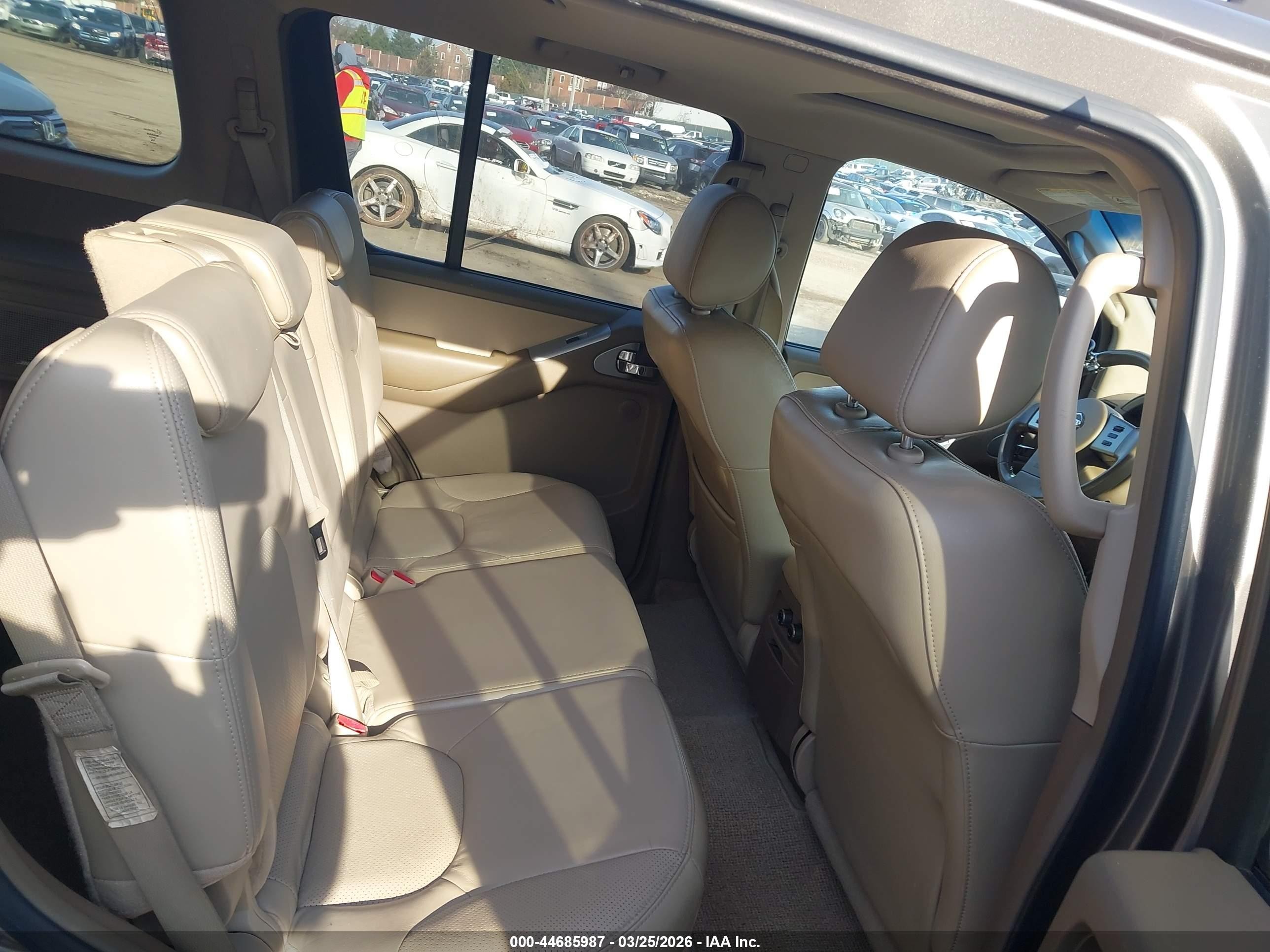 2005 Nissan Pathfinder Se Gold vin: 5N1AR18W55C771418