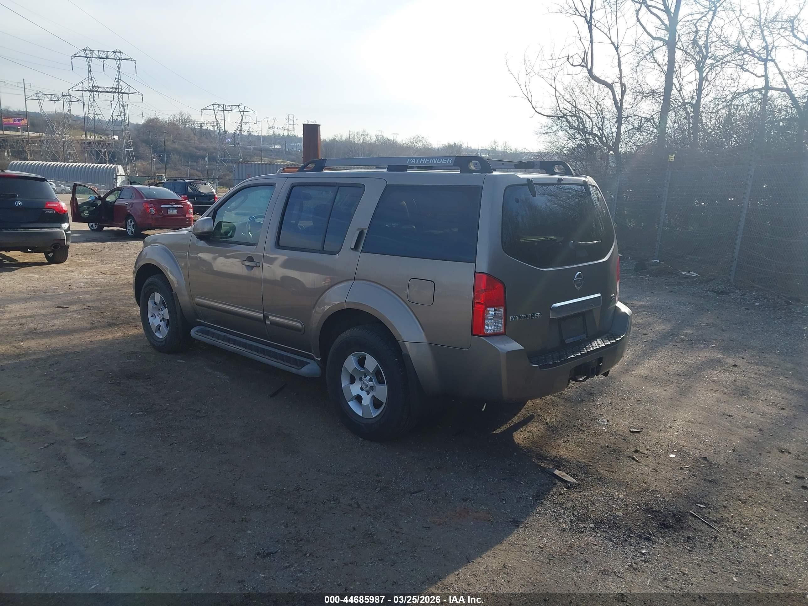 2005 Nissan Pathfinder Se Gold vin: 5N1AR18W55C771418