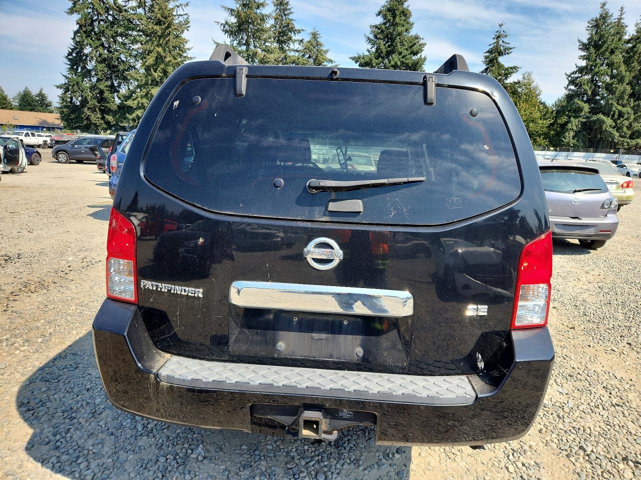 2005 Nissan Pathfinder Xe Black vin: 5N1AR18W65C711616