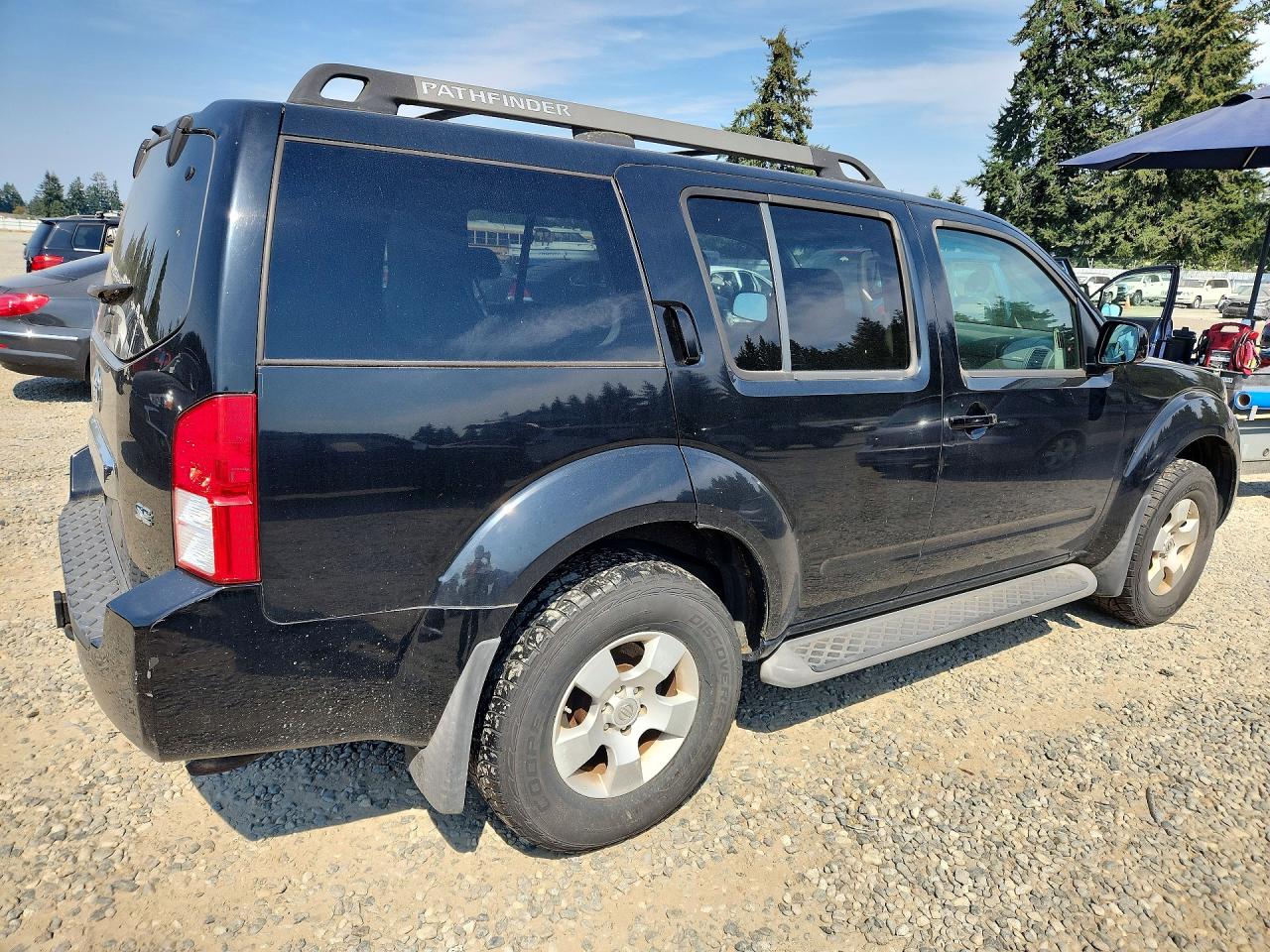 2005 Nissan Pathfinder Xe Black vin: 5N1AR18W65C711616