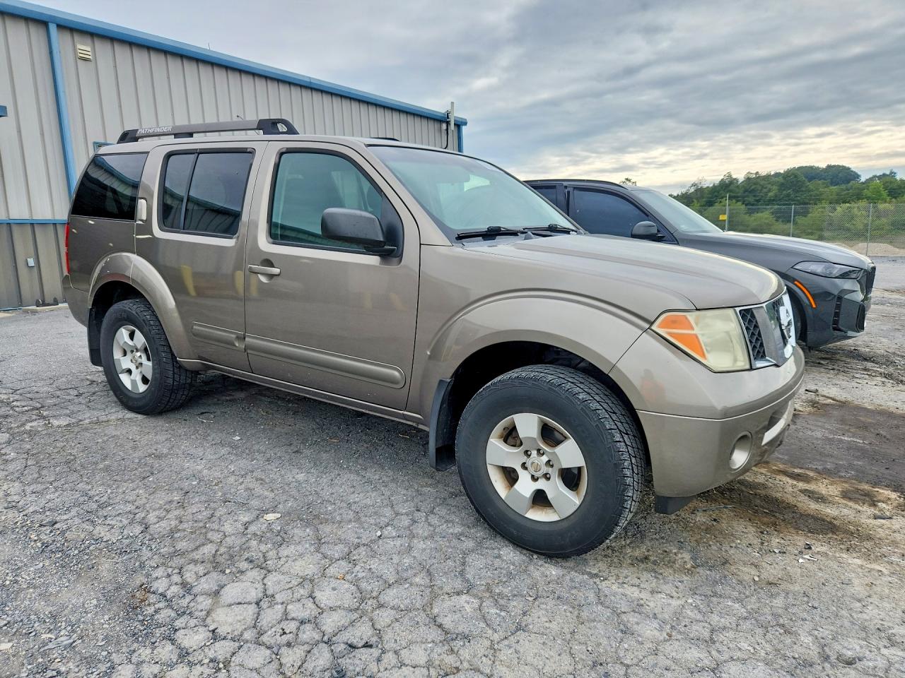 2005 Nissan Pathfinder Xe Tan vin: 5N1AR18W75C724374
