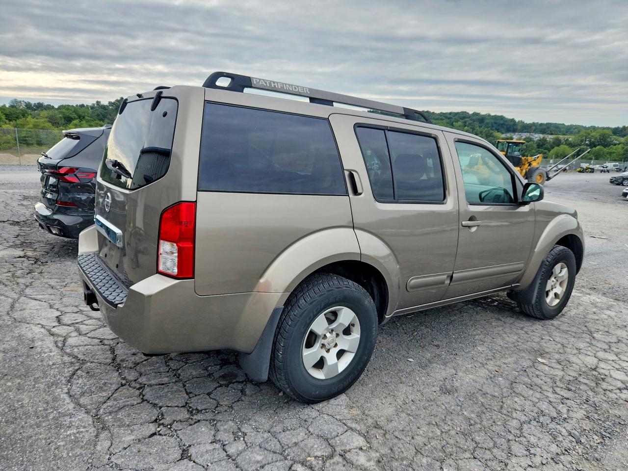 2005 Nissan Pathfinder Xe Tan vin: 5N1AR18W75C724374