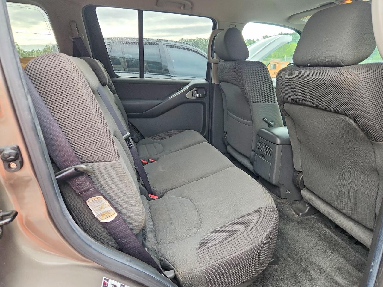2005 Nissan Pathfinder Xe Tan vin: 5N1AR18W75C724374
