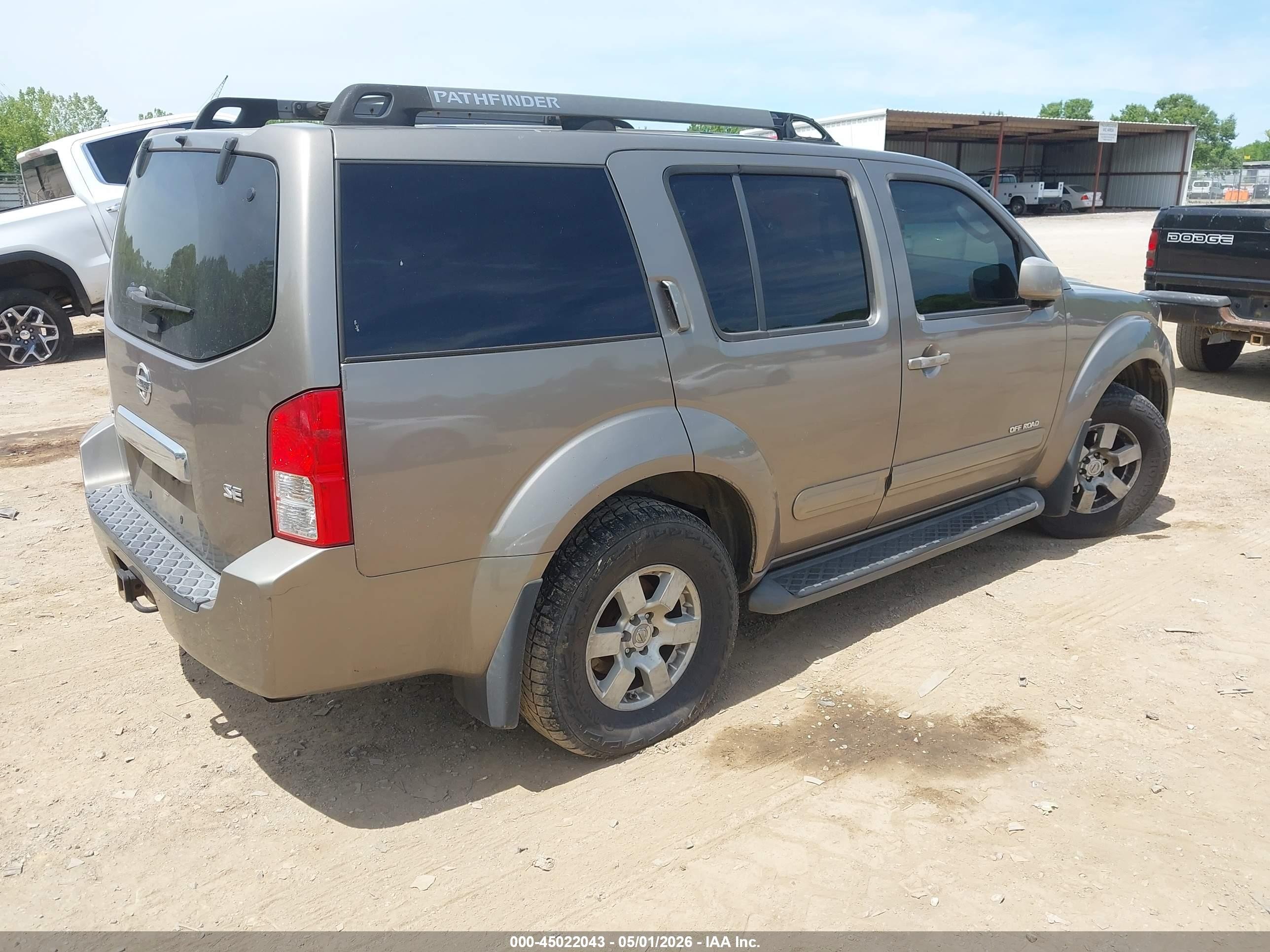 2005 Nissan Pathfinder Se Off-road Gold vin: 5N1AR18W75C726058