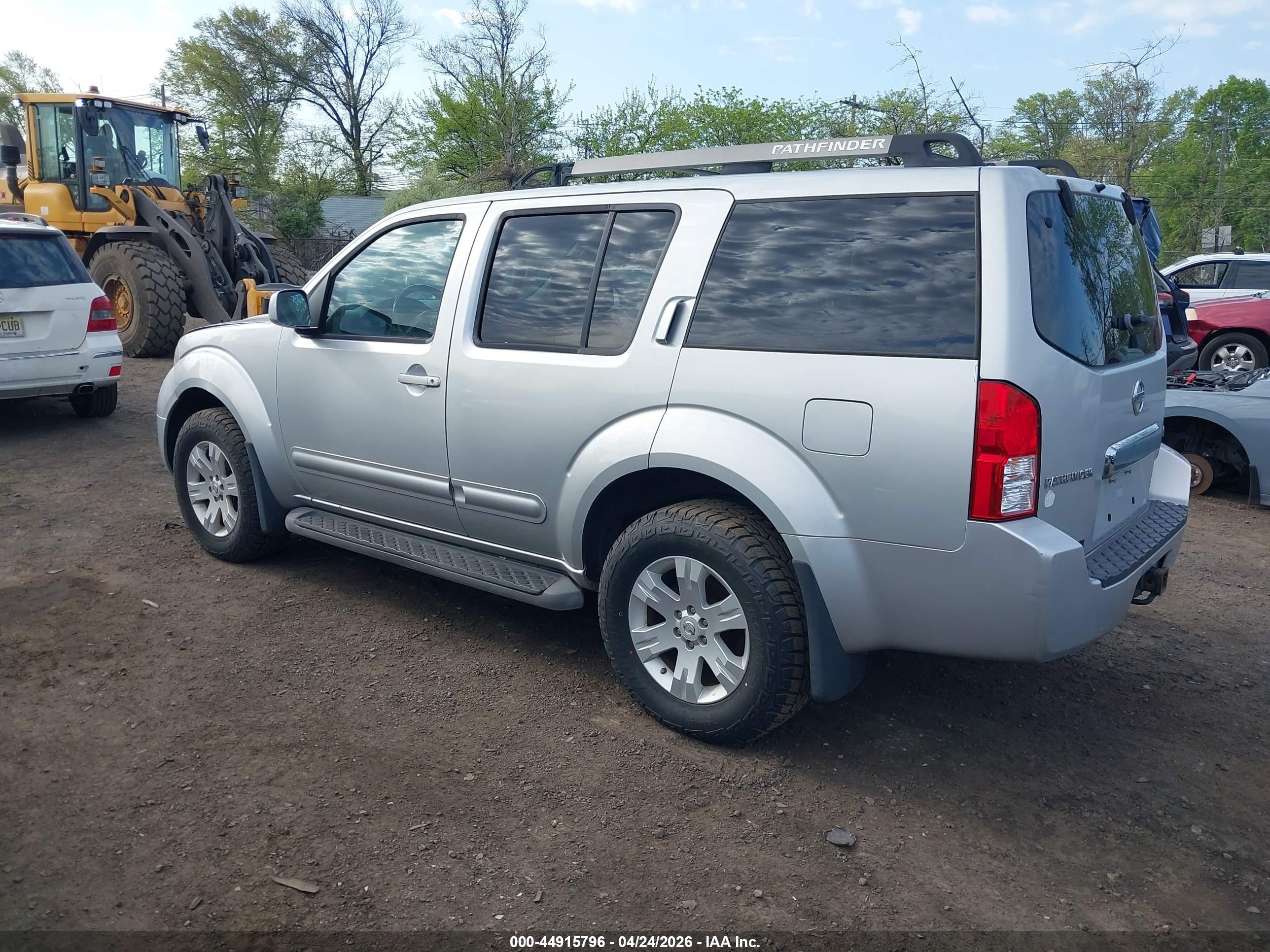 2005 Nissan Pathfinder Le Silver vin: 5N1AR18W75C728313
