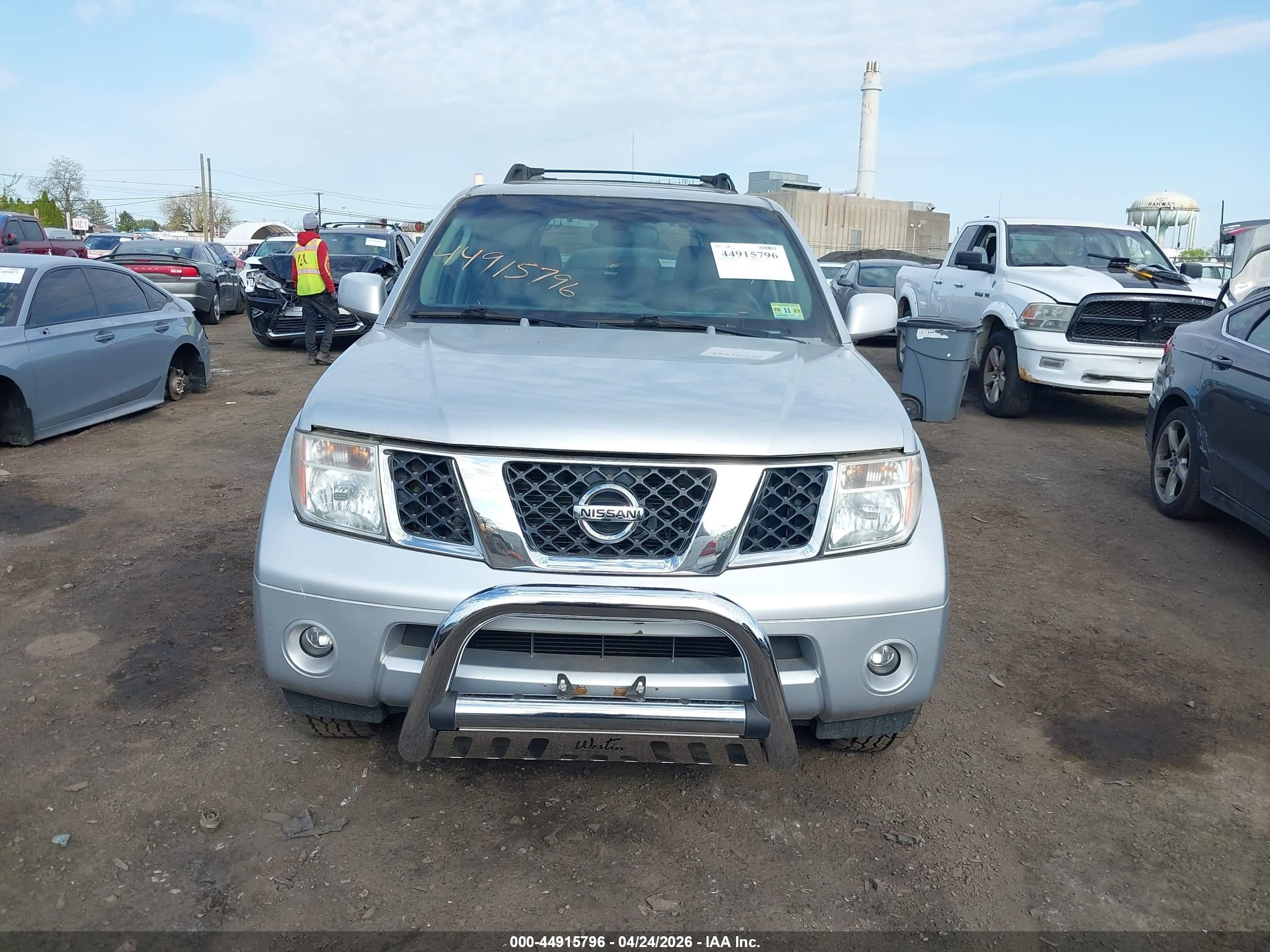 2005 Nissan Pathfinder Le Silver vin: 5N1AR18W75C728313