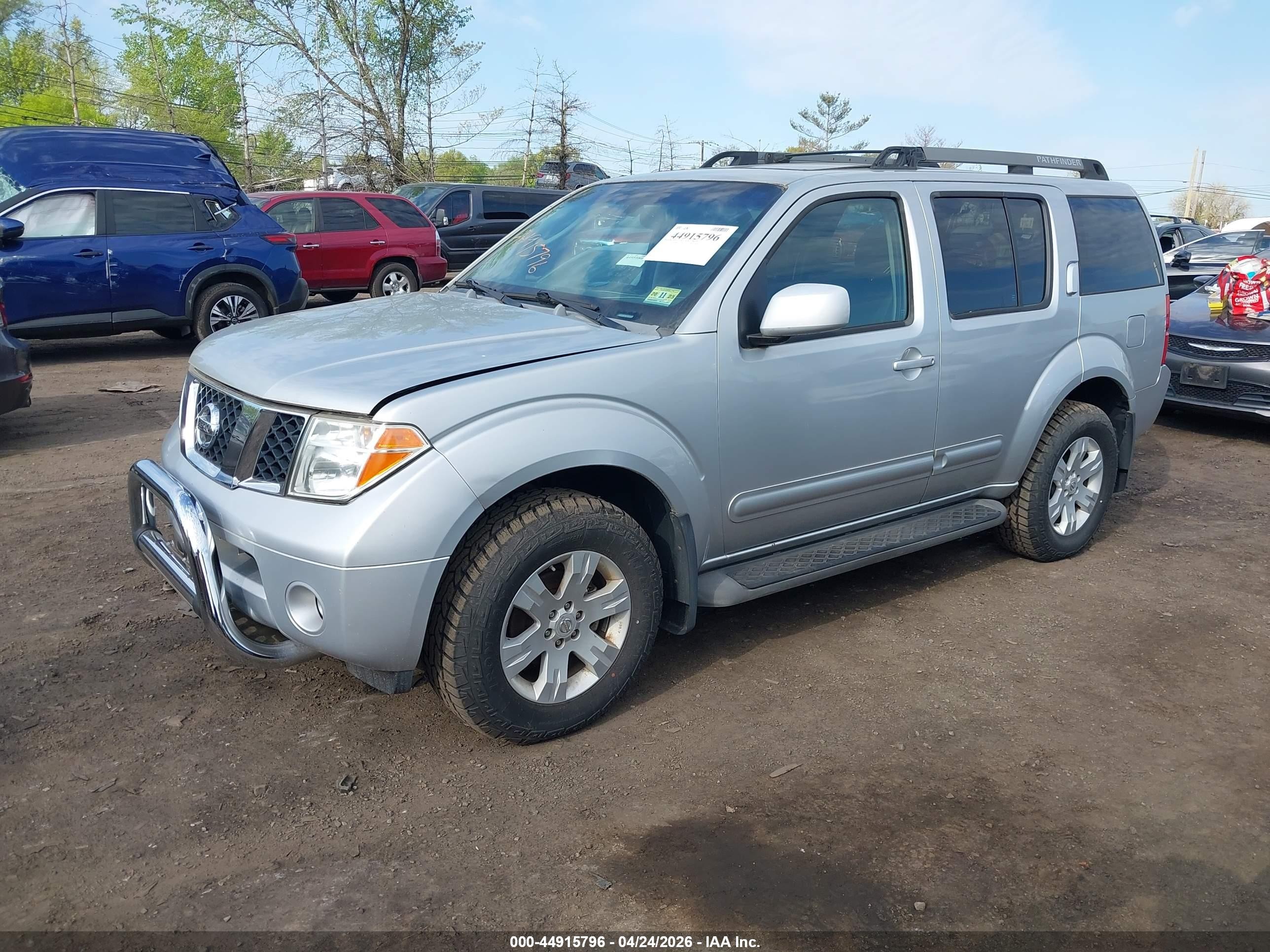 2005 Nissan Pathfinder Le Silver vin: 5N1AR18W75C728313