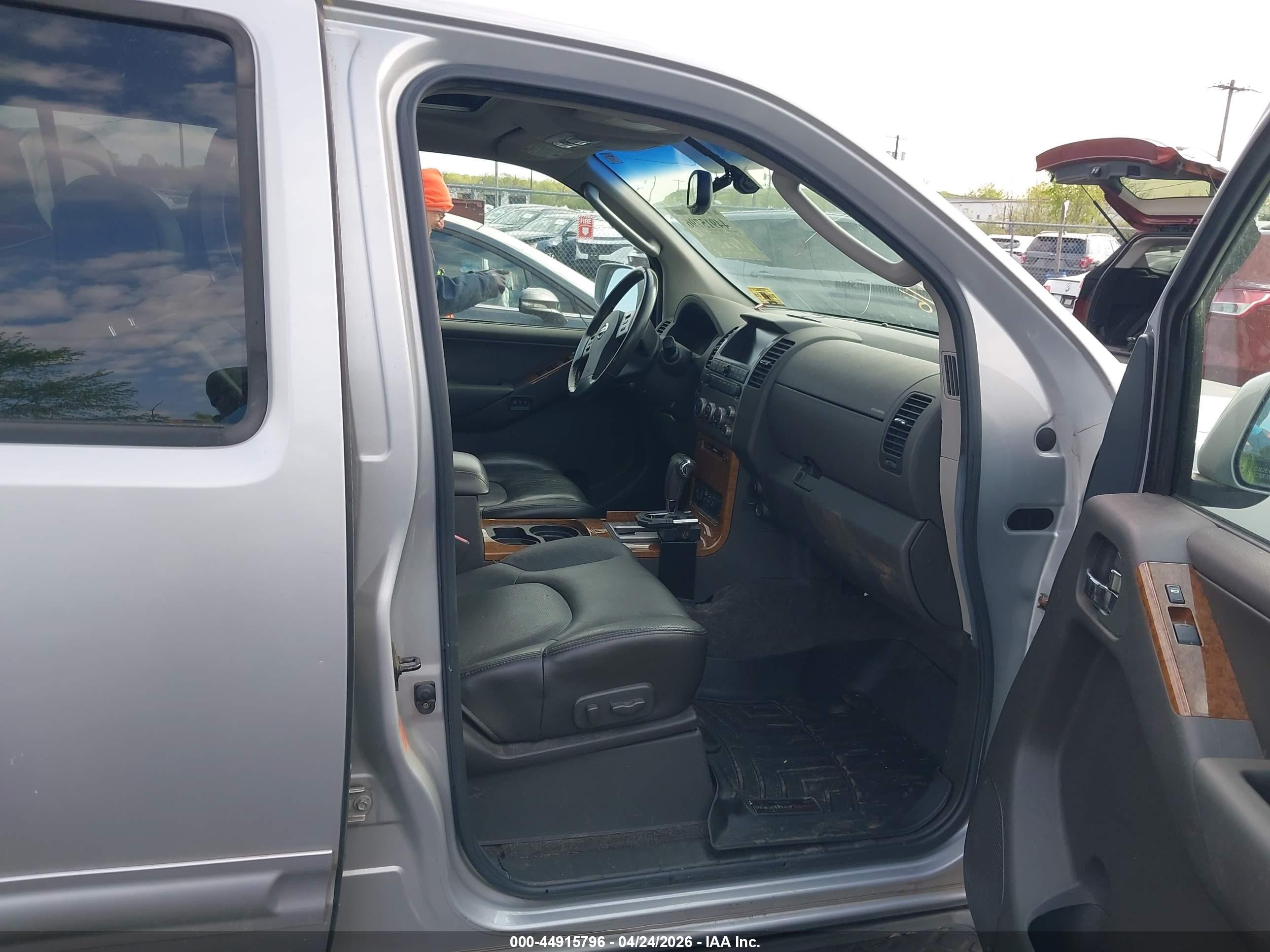 2005 Nissan Pathfinder Le Silver vin: 5N1AR18W75C728313