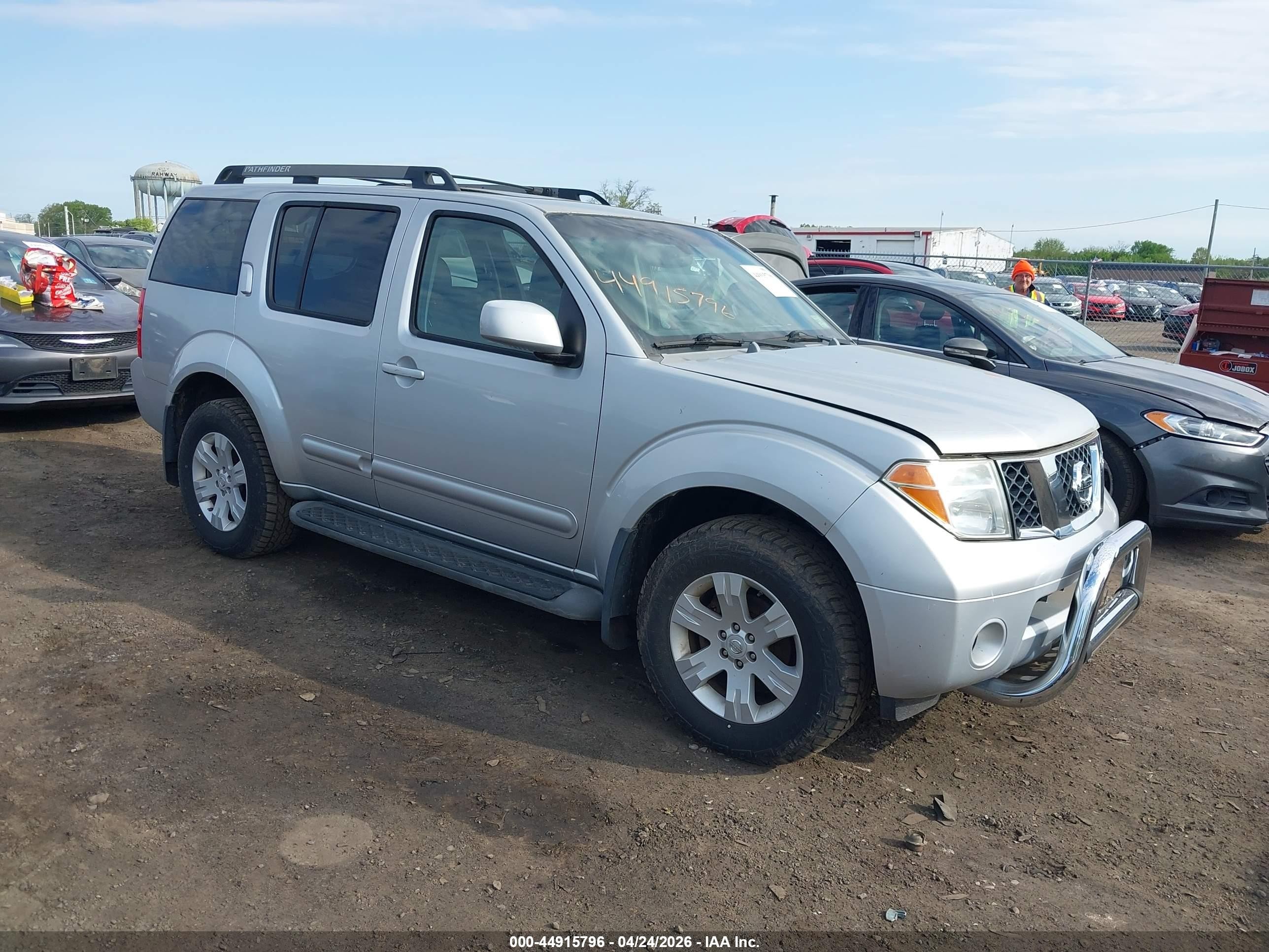 2005 Nissan Pathfinder Le Silver vin: 5N1AR18W75C728313