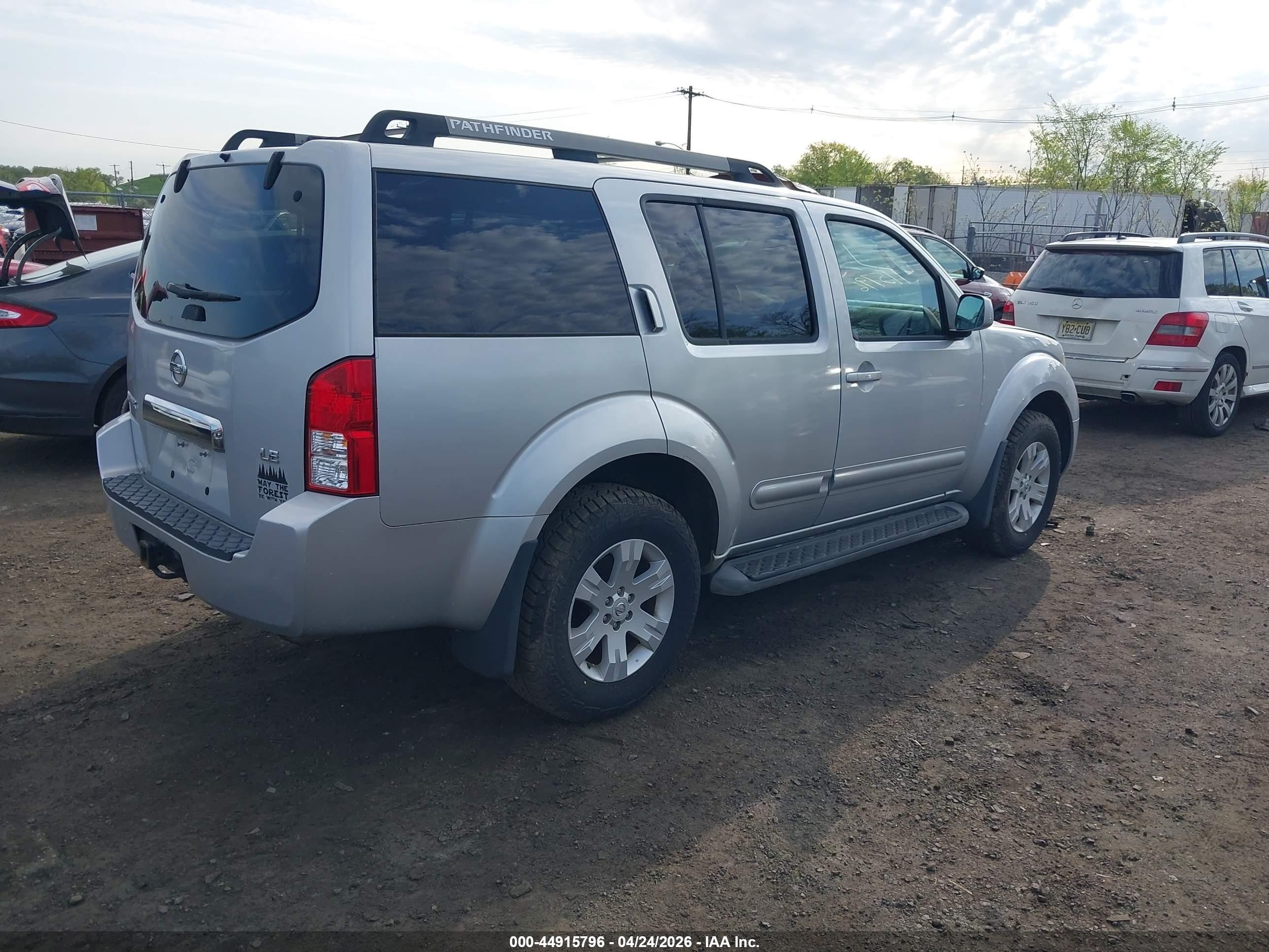 2005 Nissan Pathfinder Le Silver vin: 5N1AR18W75C728313