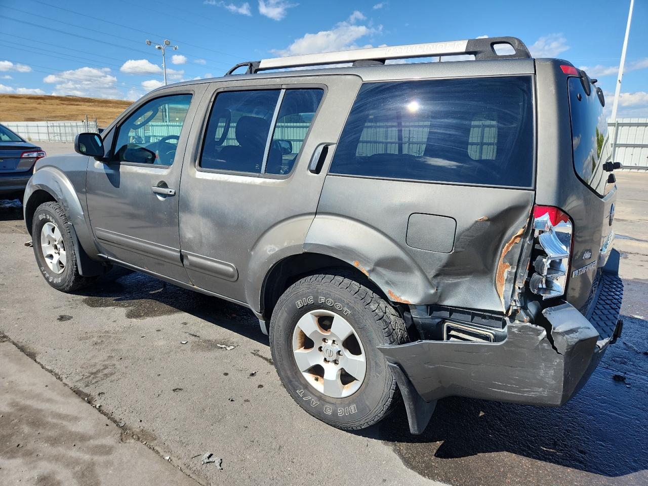 2005 Nissan Pathfinder Le Gray vin: 5N1AR18W75C743880