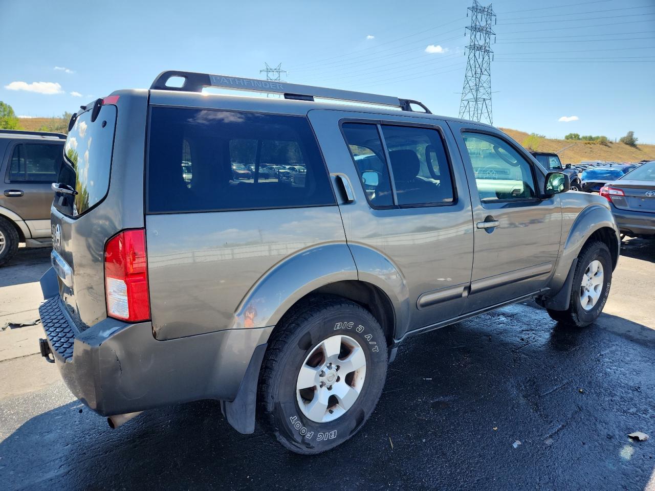 2005 Nissan Pathfinder Le Gray vin: 5N1AR18W75C743880