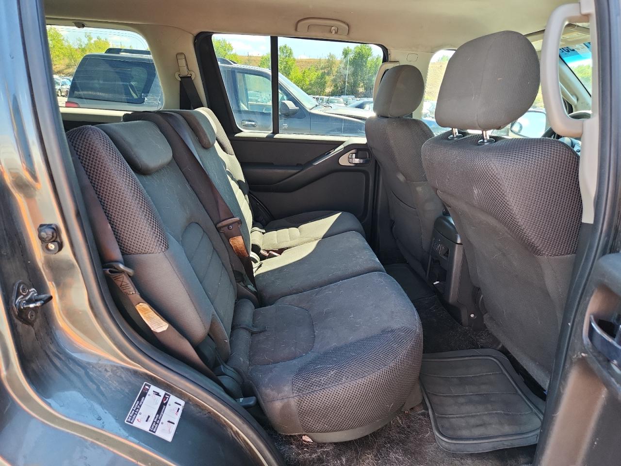 2005 Nissan Pathfinder Le Gray vin: 5N1AR18W75C743880