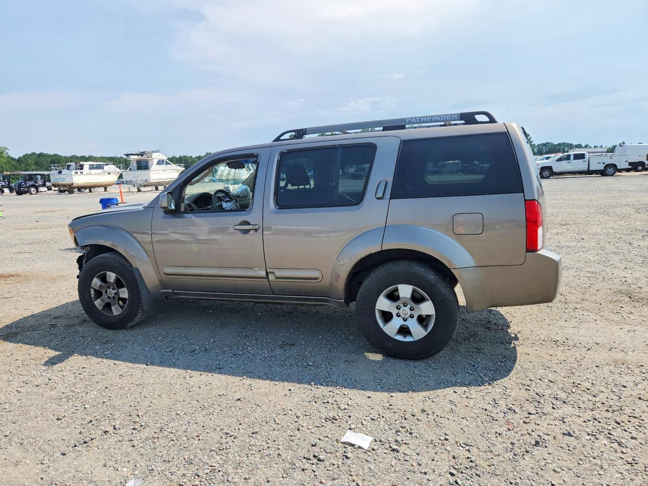 2005 Nissan Pathfinder Xe Tan vin: 5N1AR18W75C747296