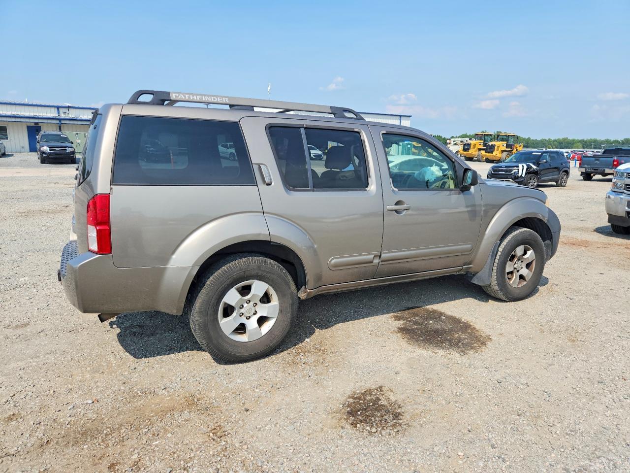 2005 Nissan Pathfinder Xe Tan vin: 5N1AR18W75C747296