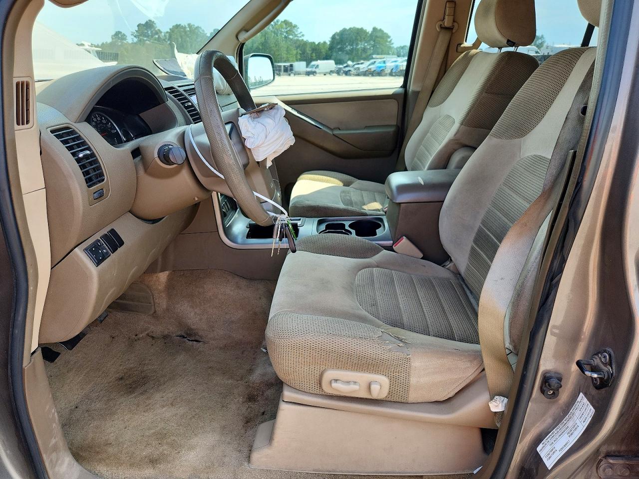 2005 Nissan Pathfinder Xe Tan vin: 5N1AR18W75C747296