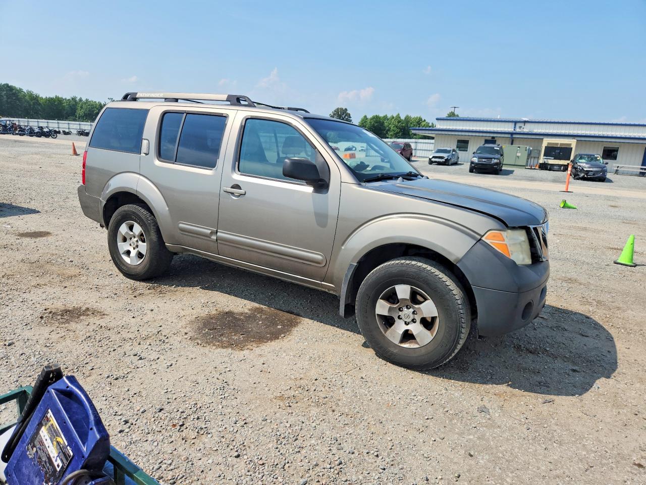 2005 Nissan Pathfinder Xe Tan vin: 5N1AR18W75C747296