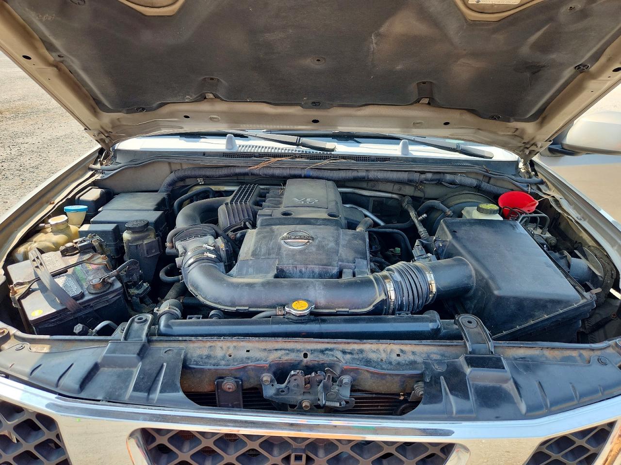 2005 Nissan Pathfinder Xe Tan vin: 5N1AR18W75C747296