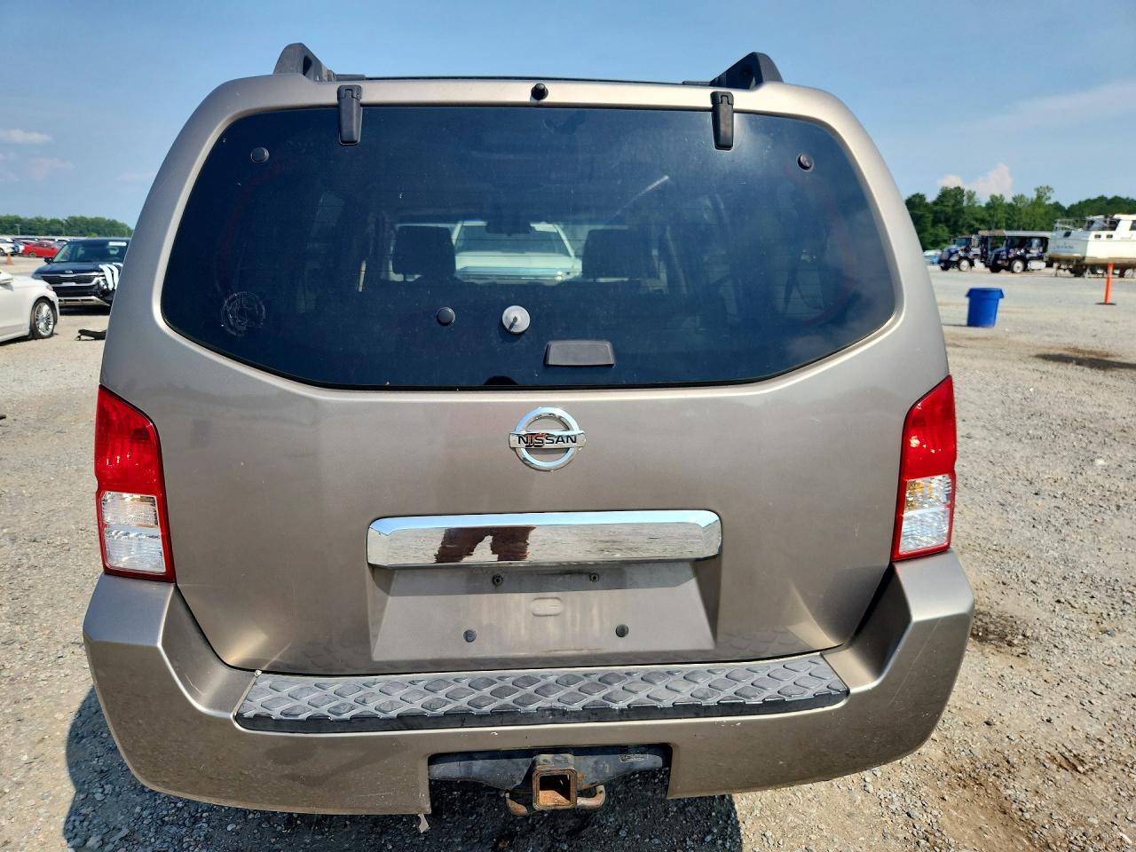2005 Nissan Pathfinder Xe Tan vin: 5N1AR18W75C747296