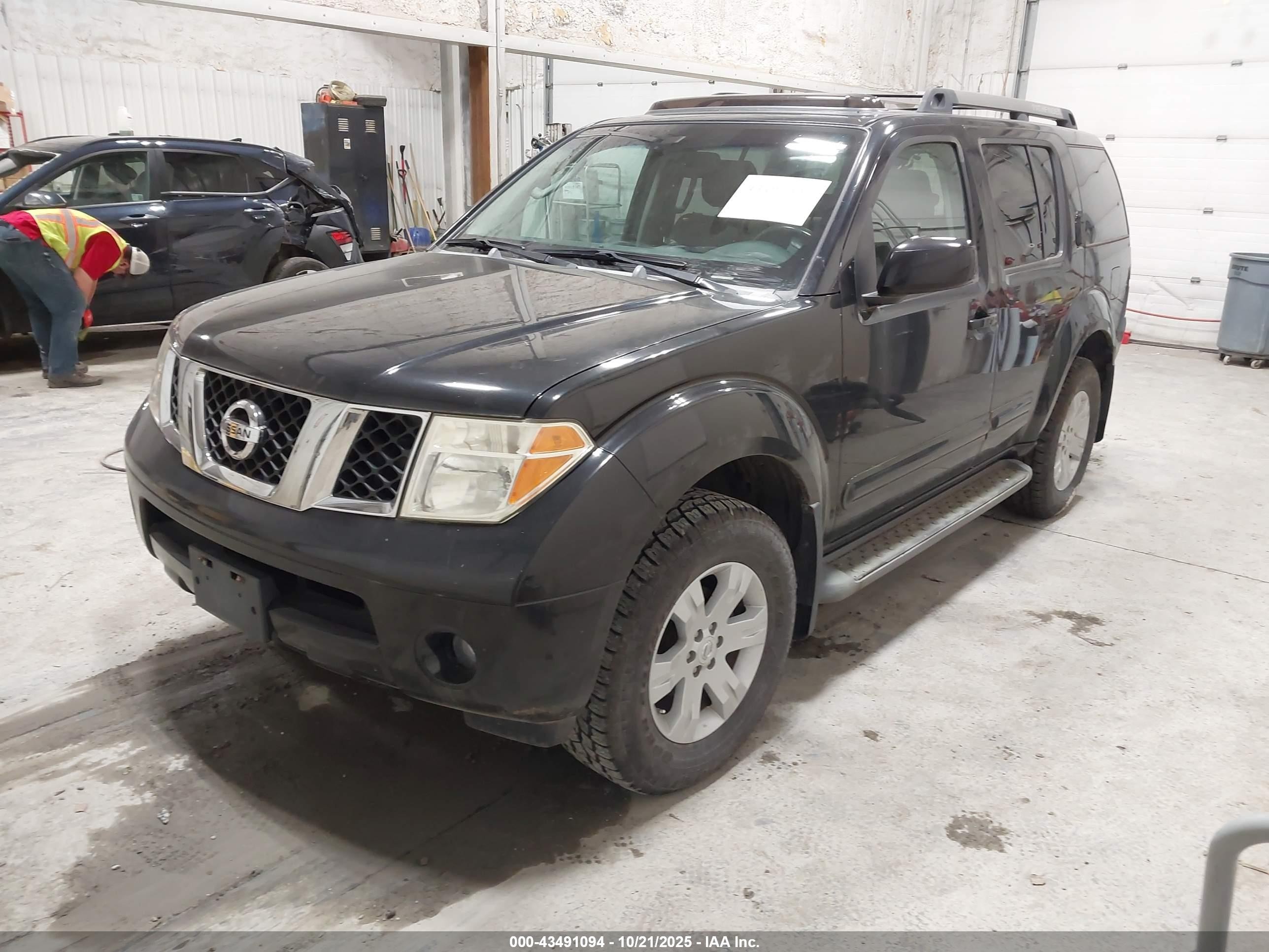 2005 Nissan Pathfinder Le Black vin: 5N1AR18W75C752398