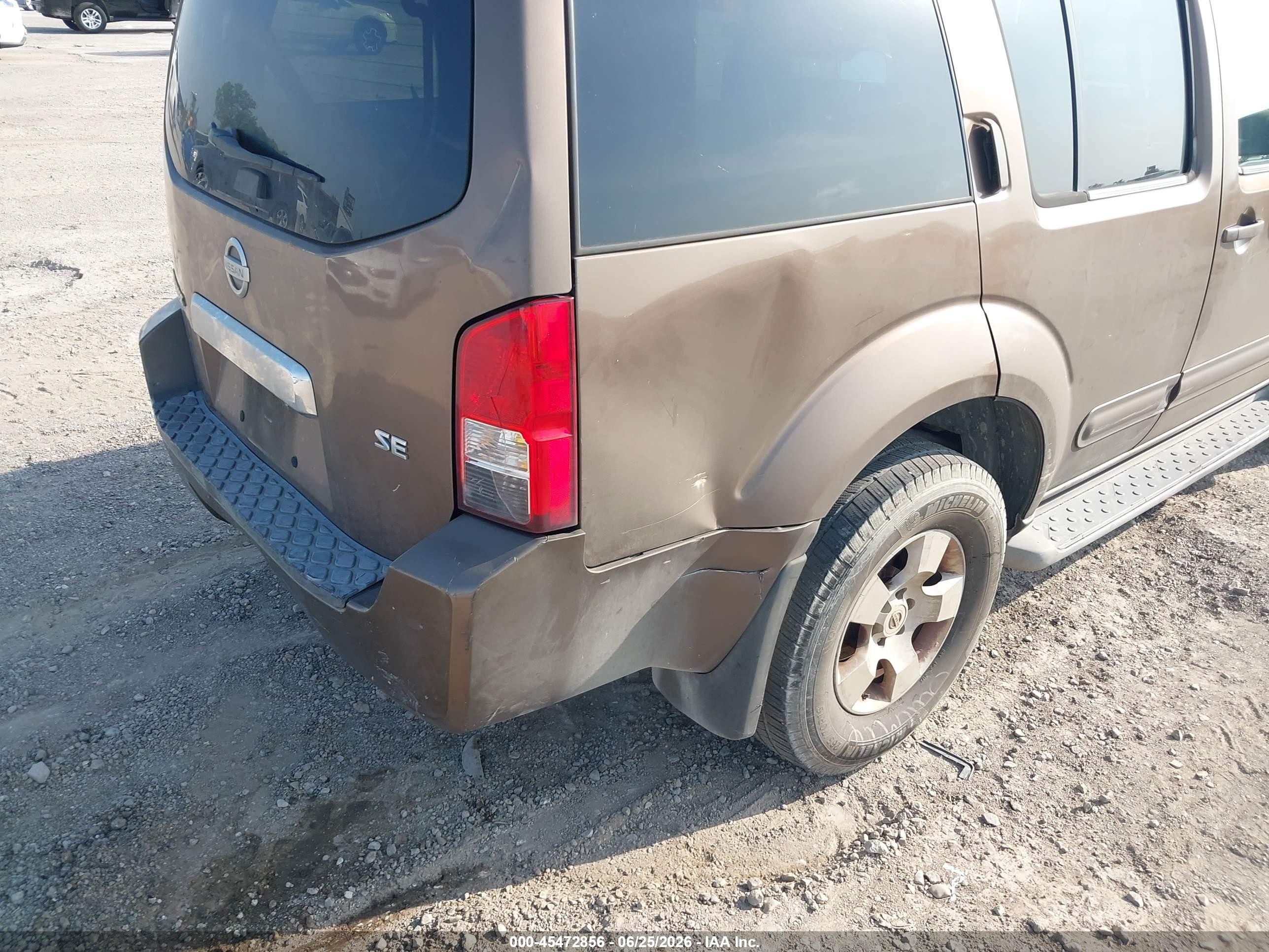 2005 Nissan Pathfinder Se Brown vin: 5N1AR18W75C759108