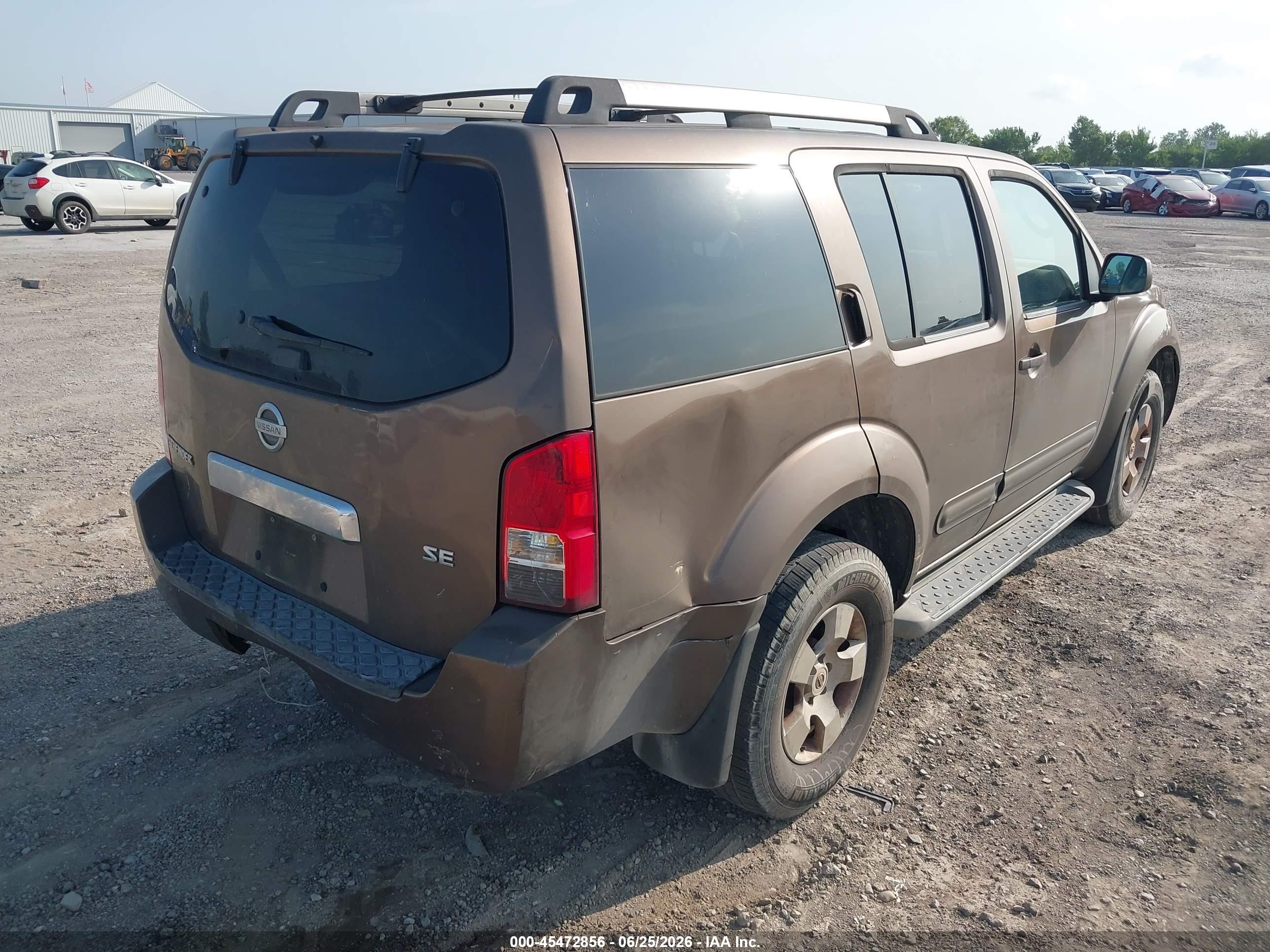 2005 Nissan Pathfinder Se Brown vin: 5N1AR18W75C759108