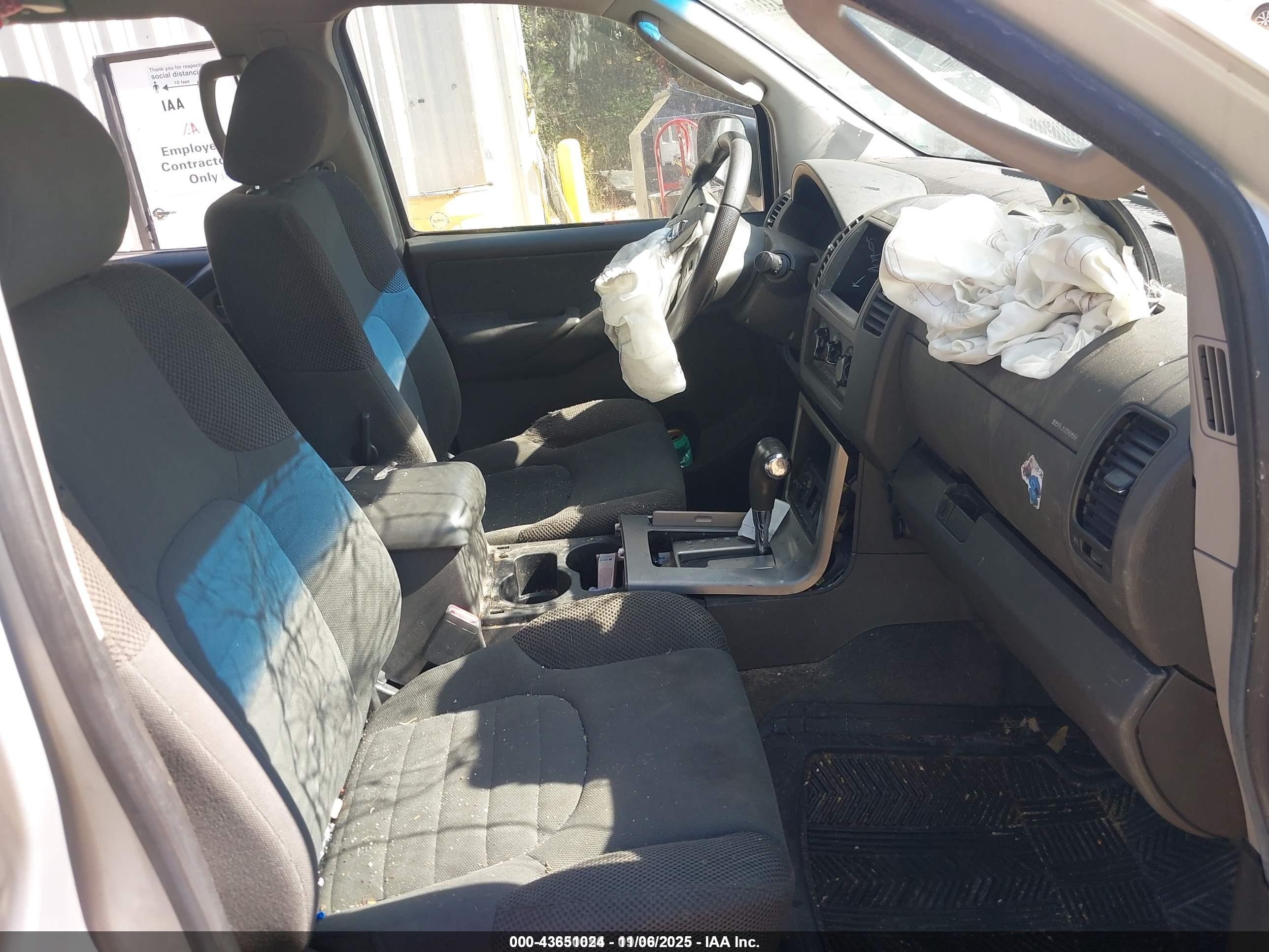2006 Nissan Pathfinder S vin: 5N1AR18W86C601197