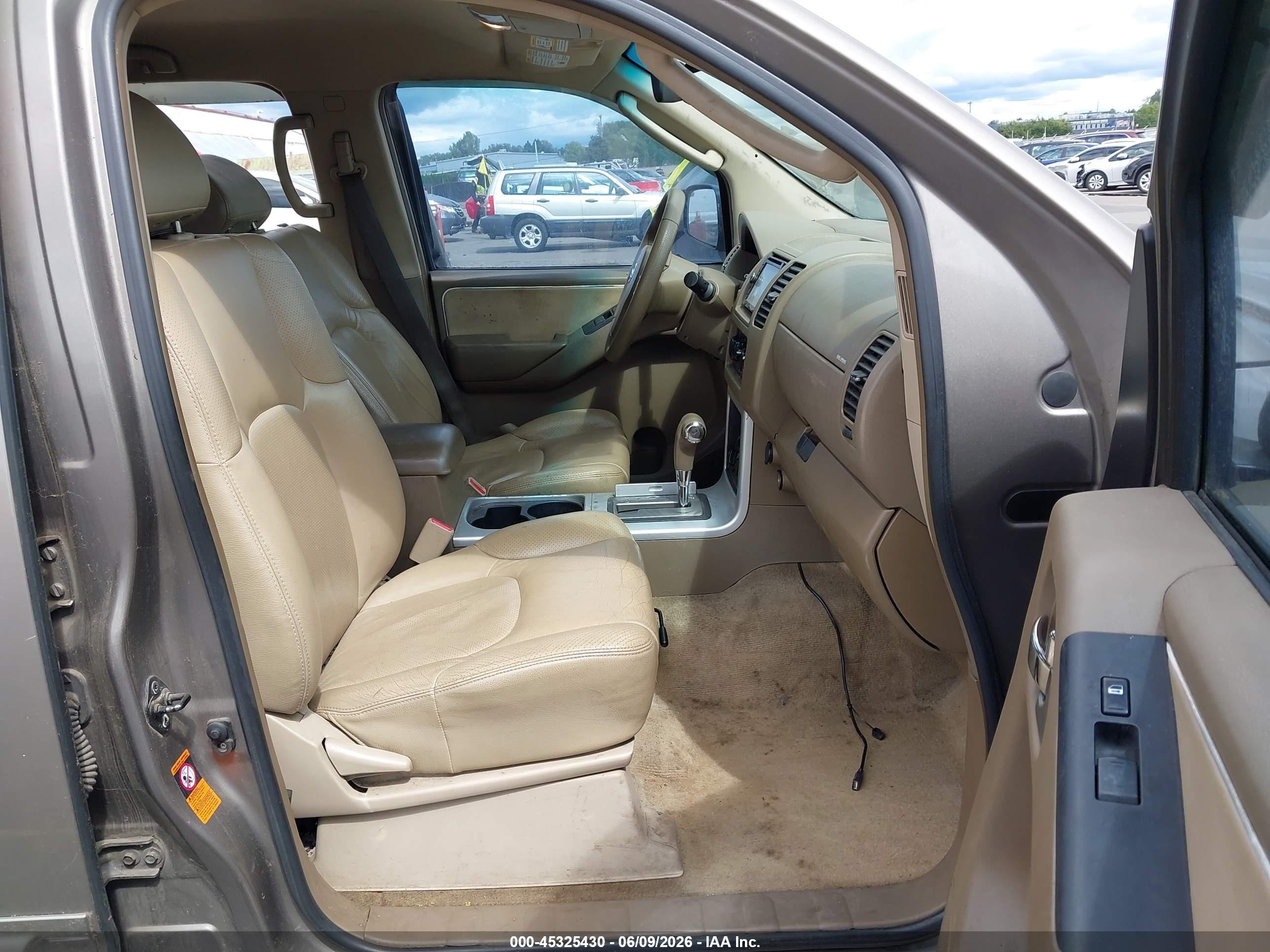 2006 Nissan Pathfinder S Champagne vin: 5N1AR18W86C610014