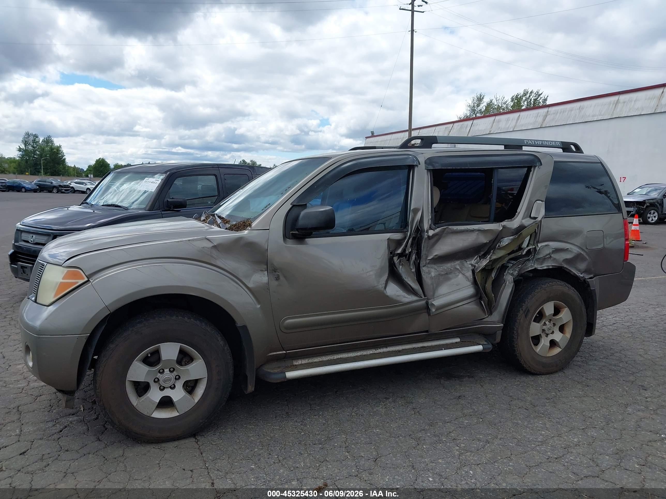 2006 Nissan Pathfinder S Champagne vin: 5N1AR18W86C610014