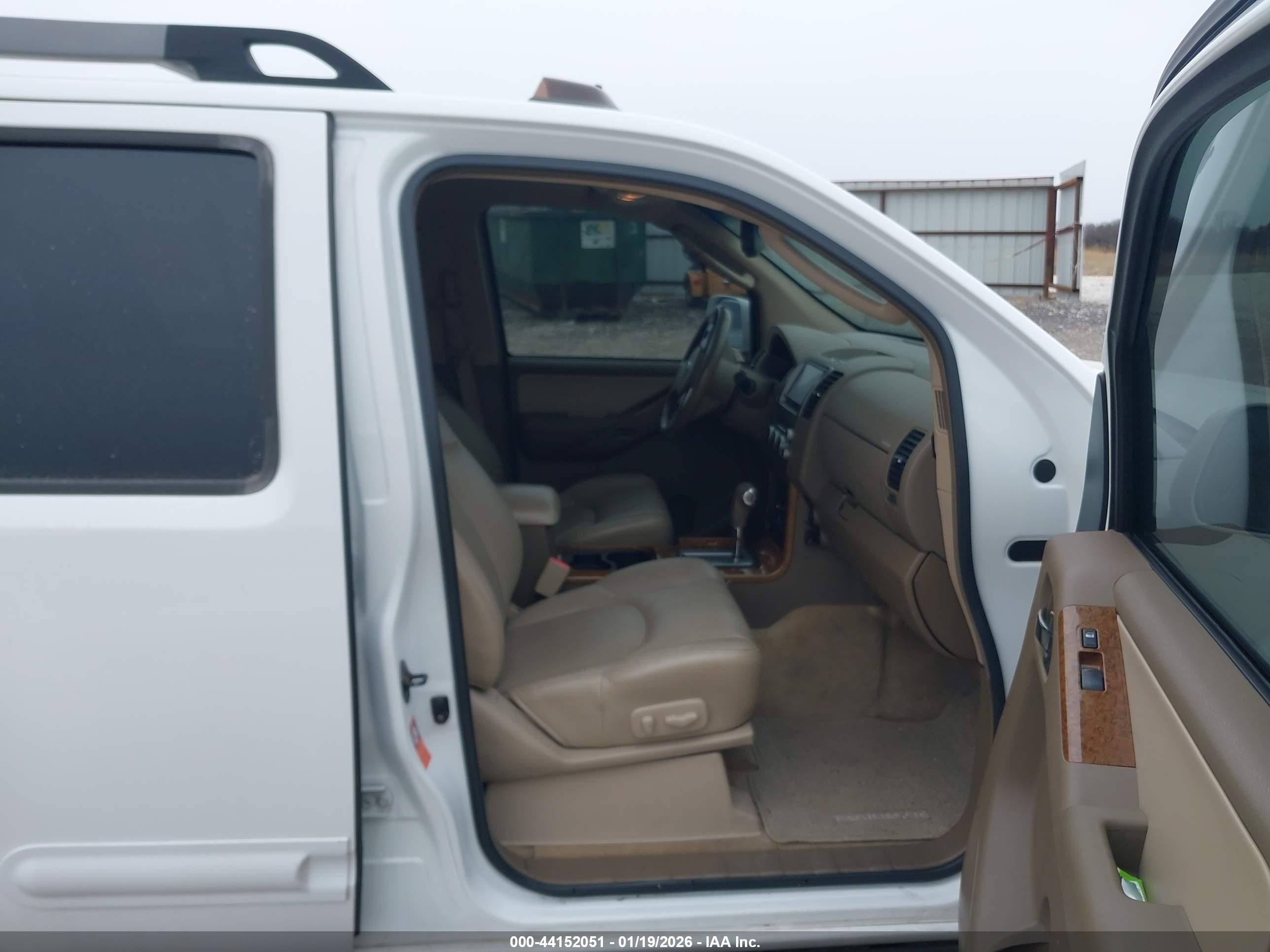 2005 Nissan Pathfinder Le White vin: 5N1AR18W95C730015