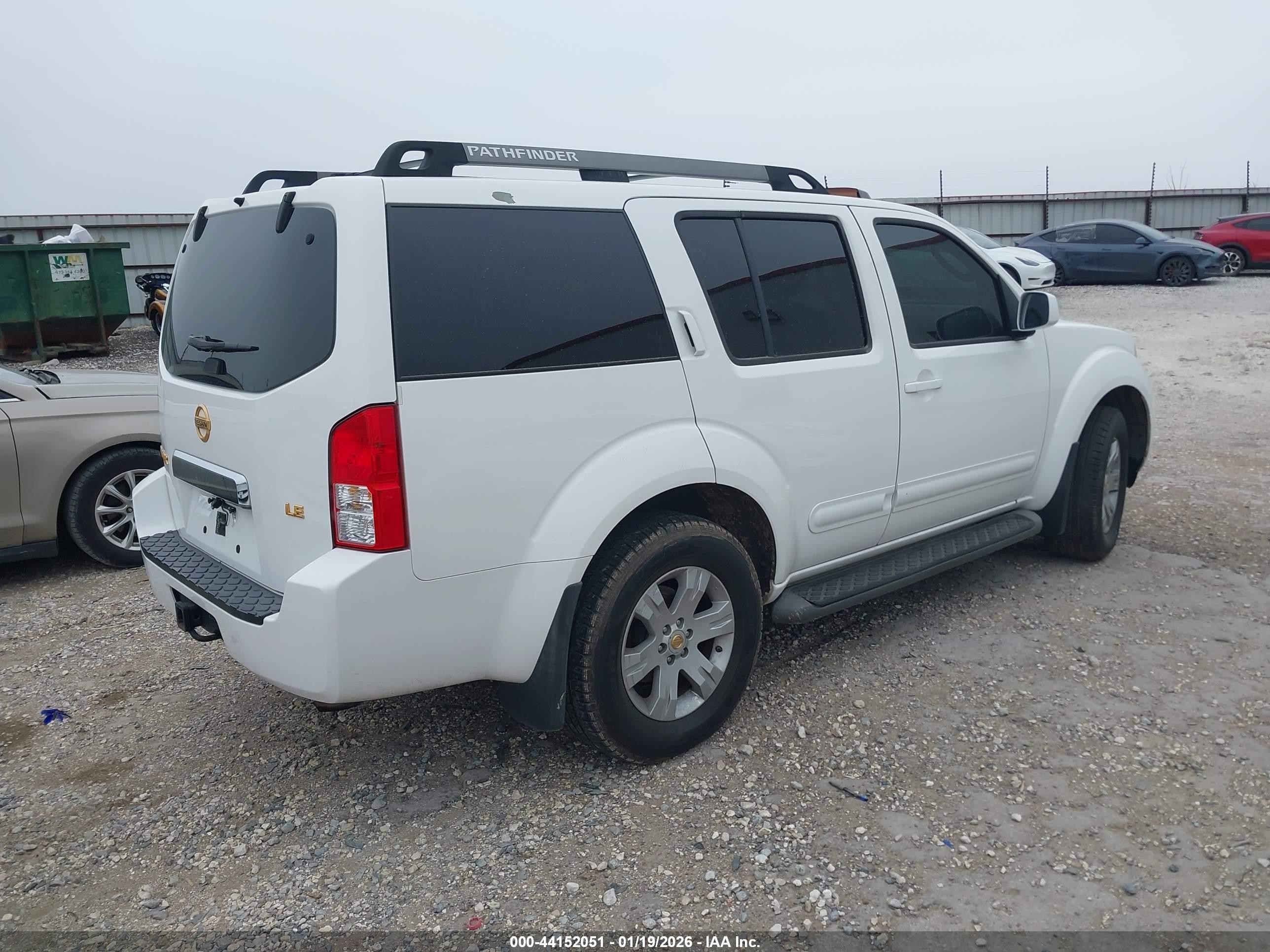 2005 Nissan Pathfinder Le White vin: 5N1AR18W95C730015