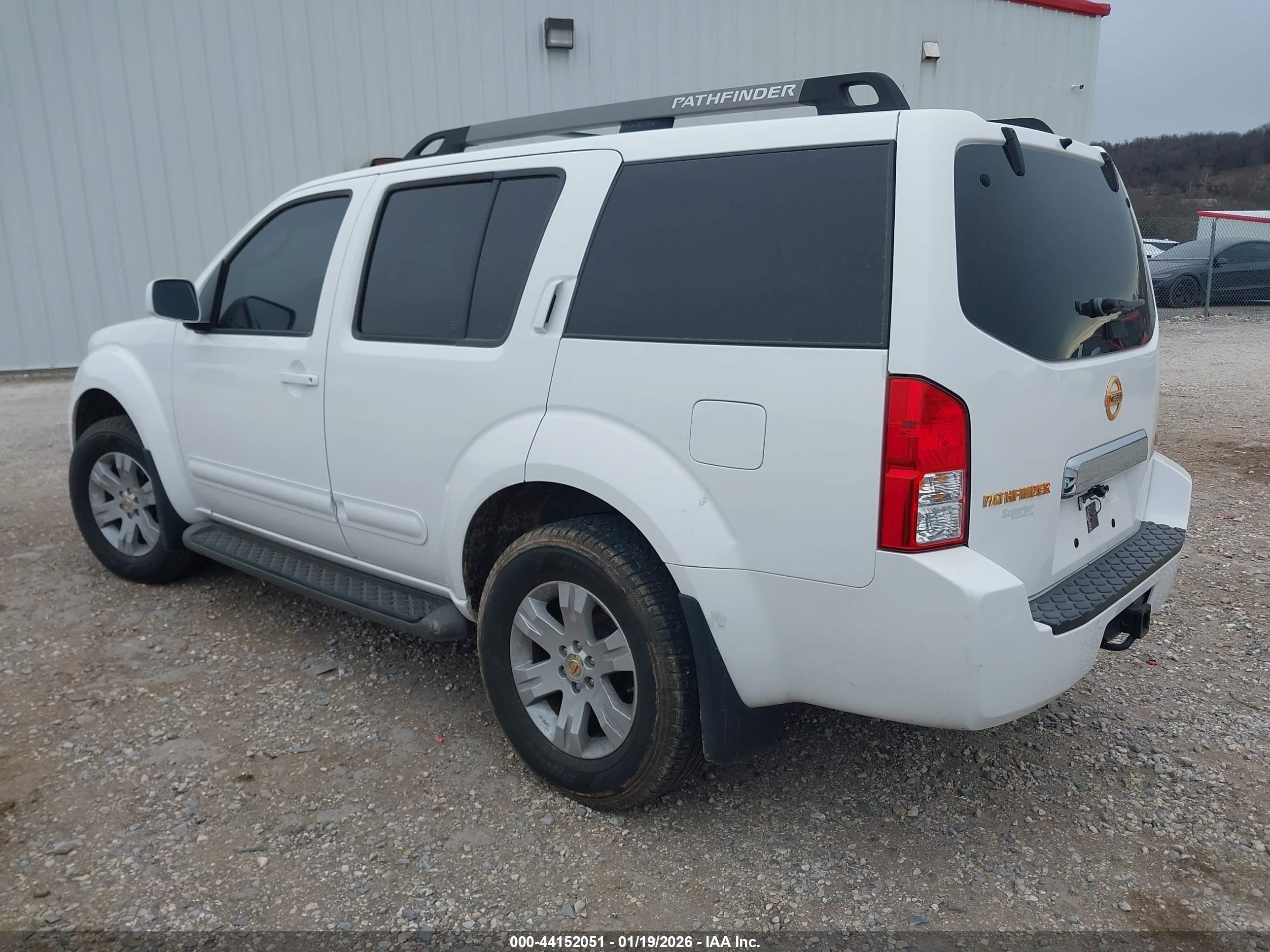 2005 Nissan Pathfinder Le White vin: 5N1AR18W95C730015