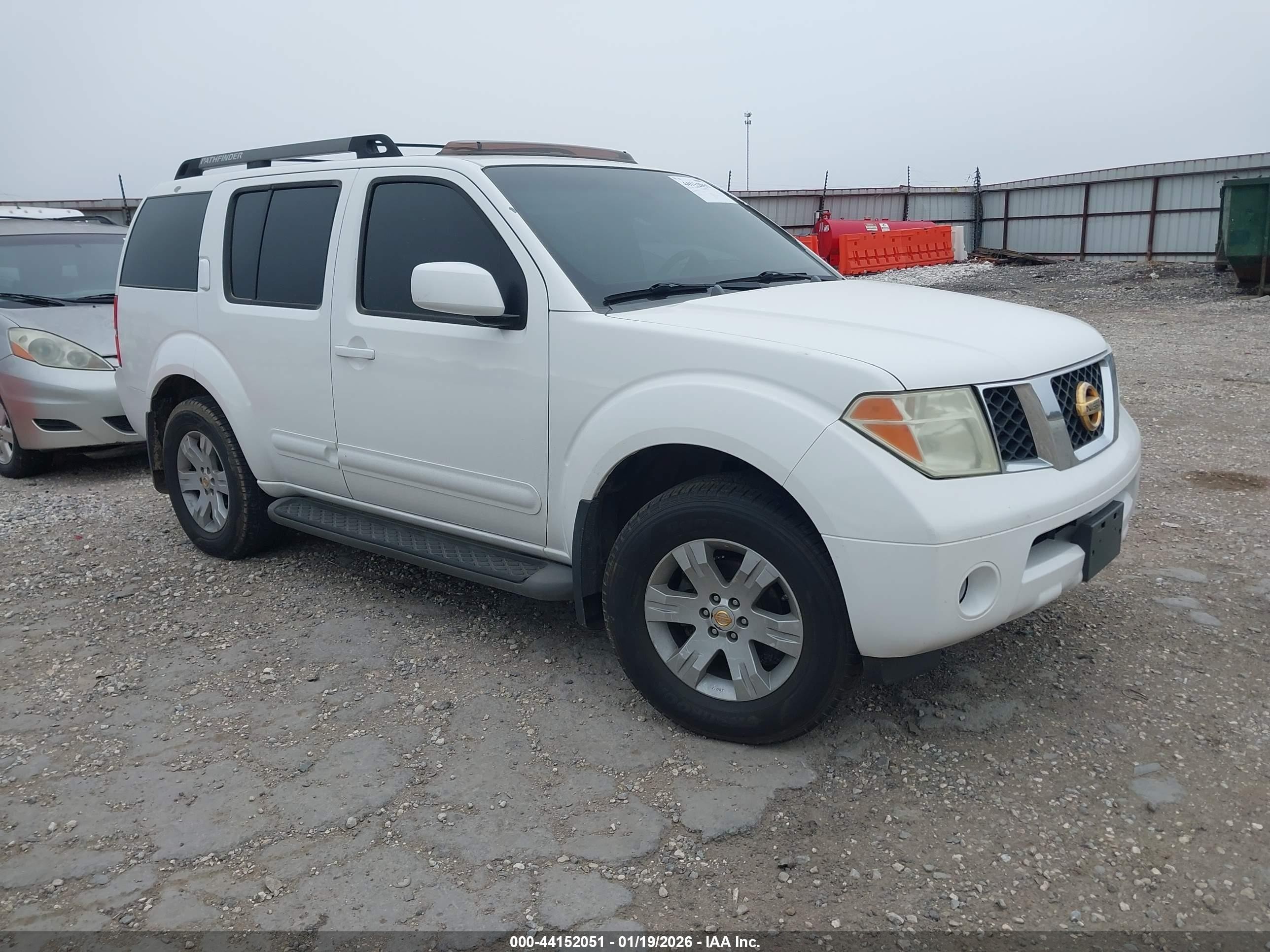 2005 Nissan Pathfinder Le White vin: 5N1AR18W95C730015