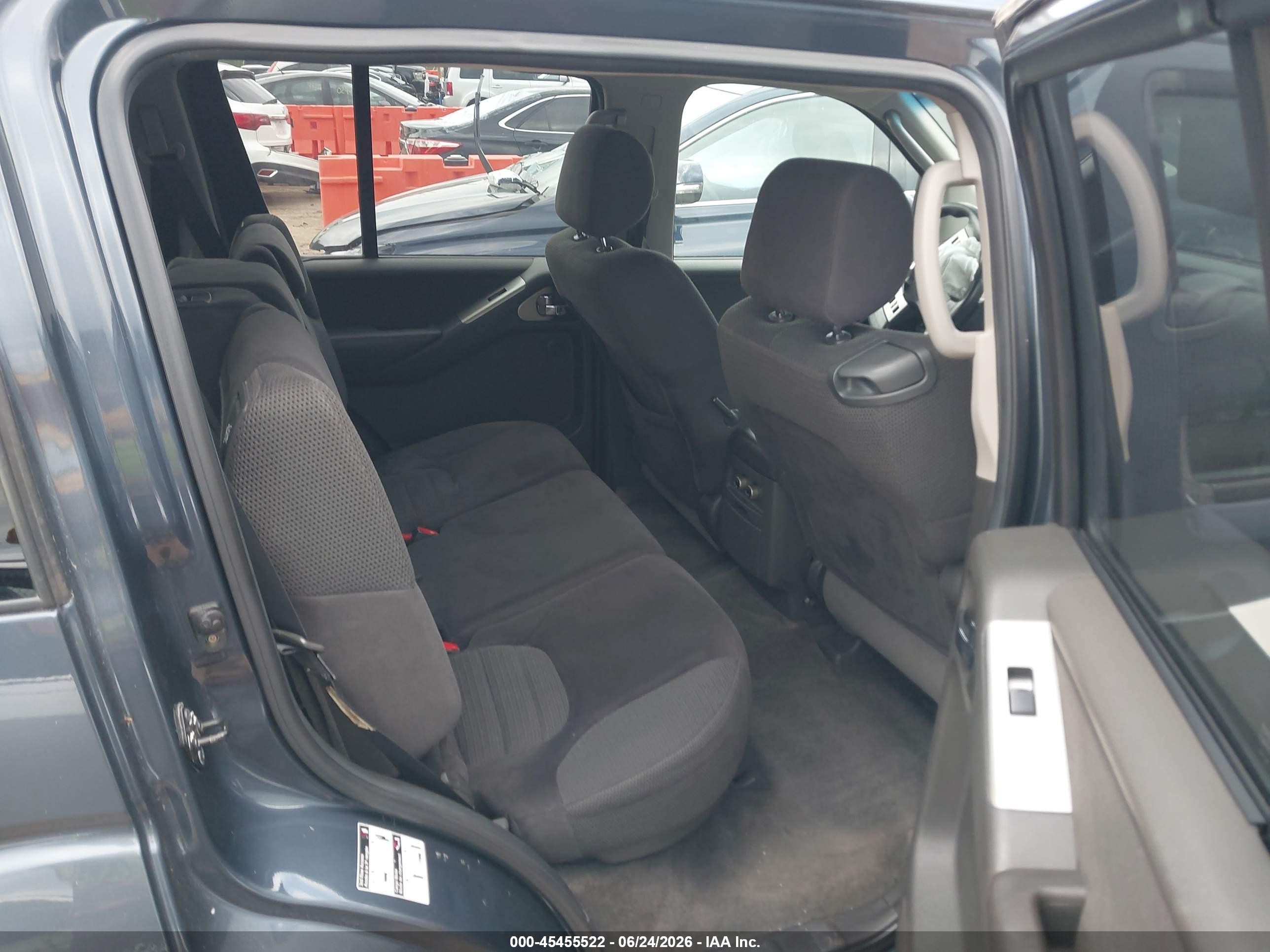 2005 Nissan Pathfinder Se Navy vin: 5N1AR18W95C741645