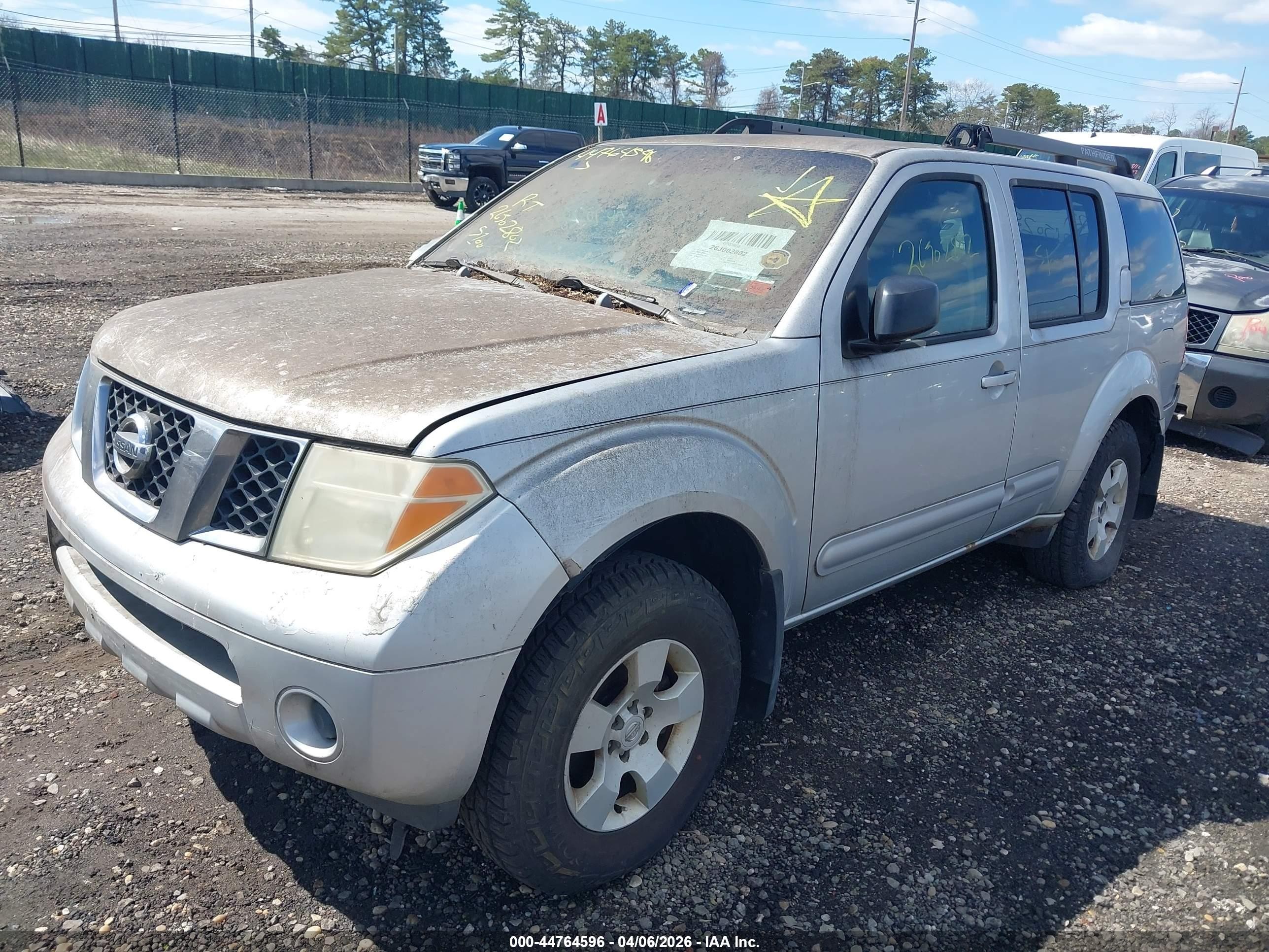 2005 Nissan Pathfinder Xe Gray vin: 5N1AR18W95C742651