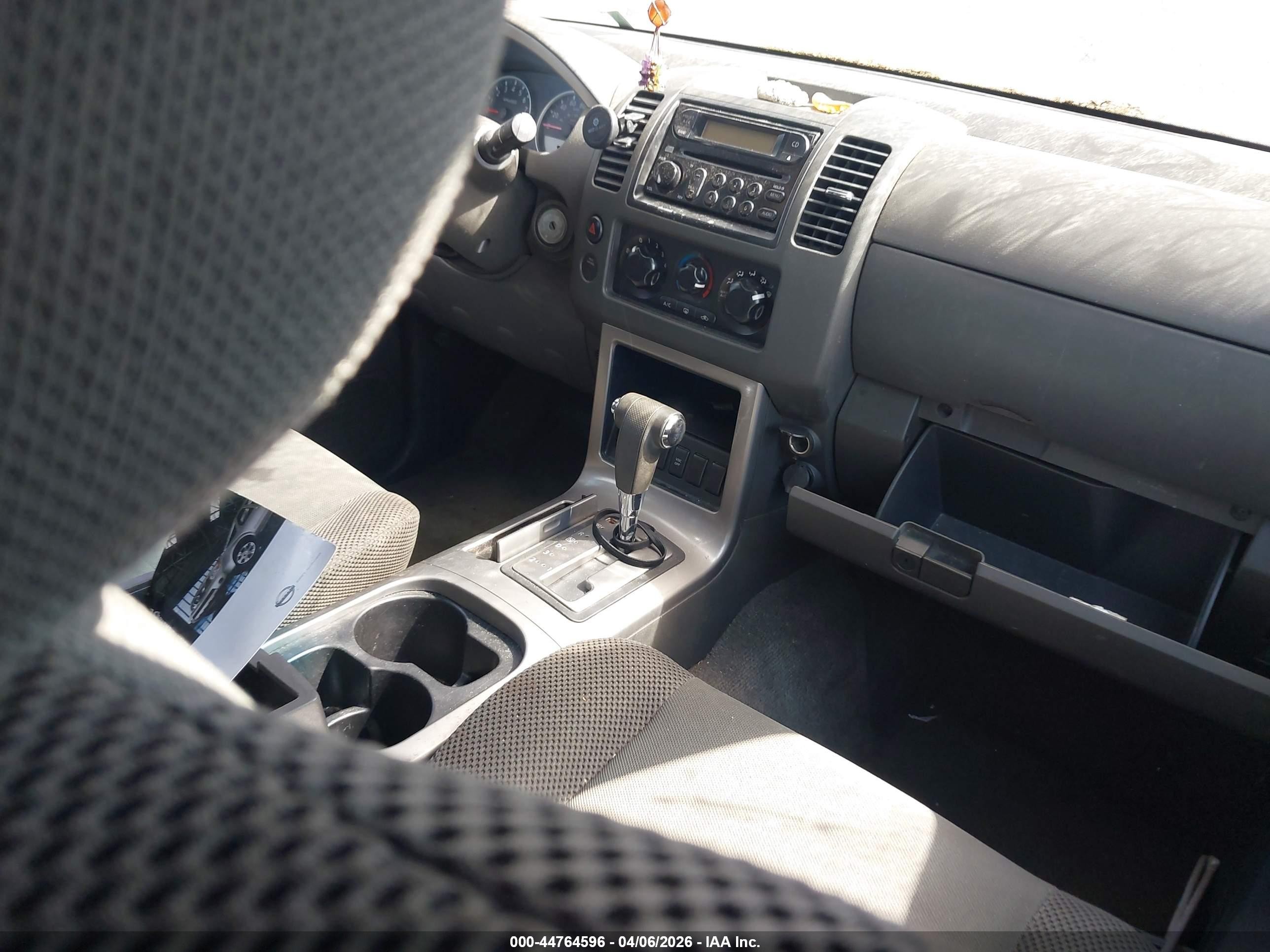 2005 Nissan Pathfinder Xe Gray vin: 5N1AR18W95C742651