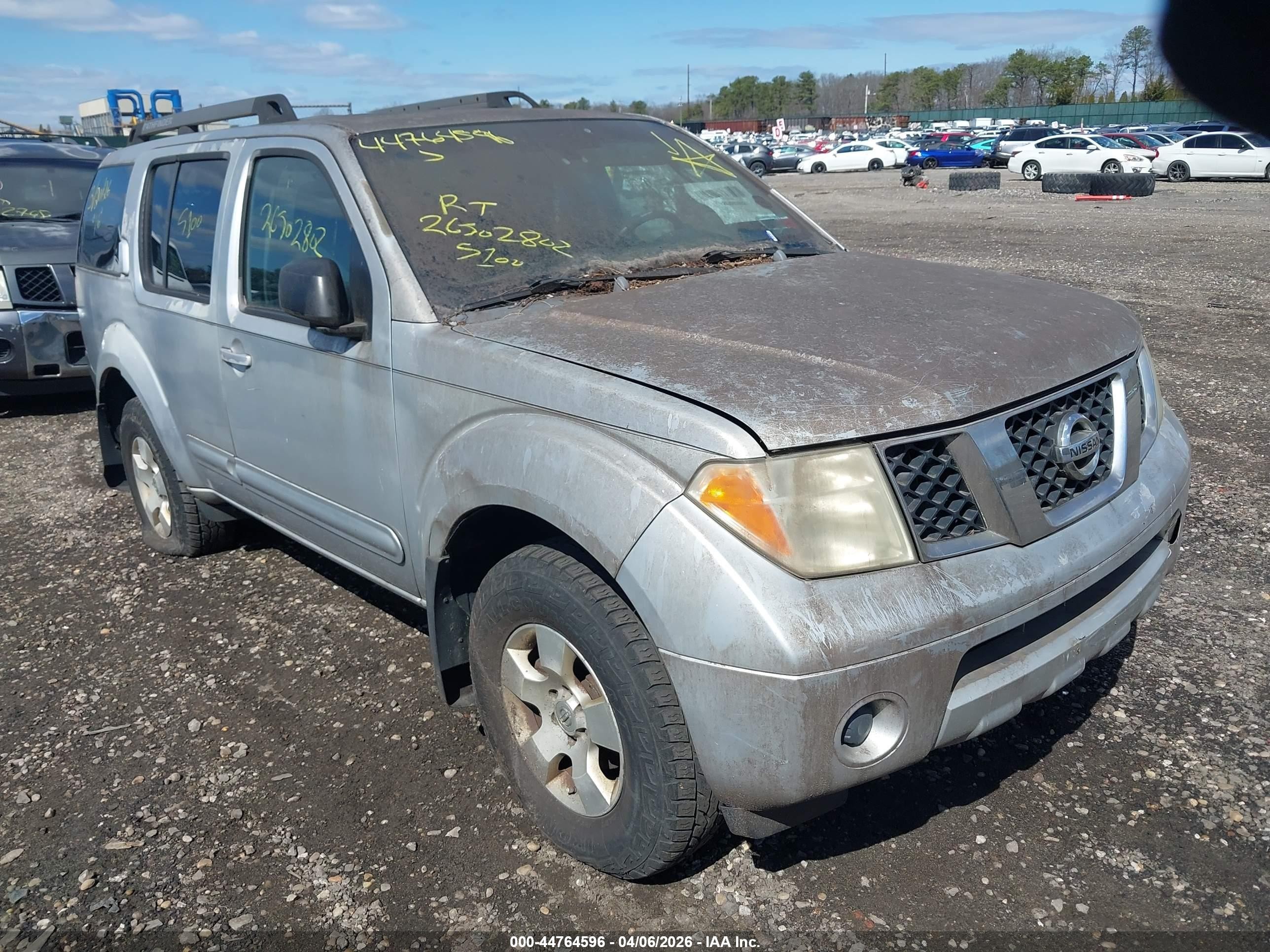 2005 Nissan Pathfinder Xe Gray vin: 5N1AR18W95C742651