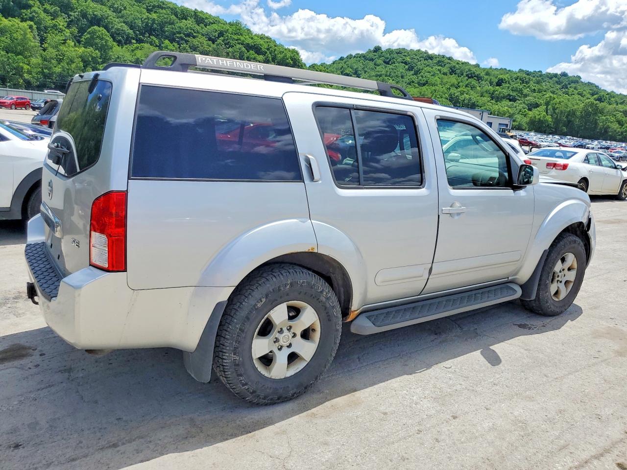 2005 Nissan Pathfinder Xe Silver vin: 5N1AR18W95C750636